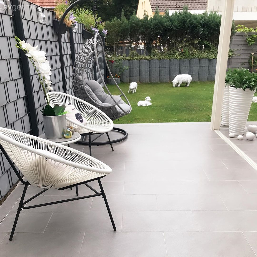 Bahçe, Kış bahçesi, Bahçe oturma grubu, Vazo, Ev Aksesuar, Çiçekler, Sandalye, Salıncak