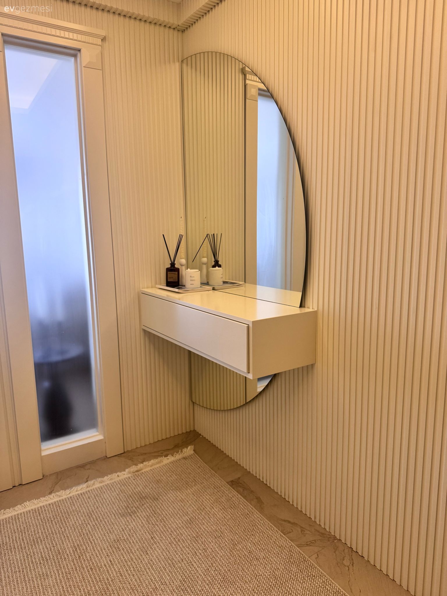 Antre, Dresuar, Ayna