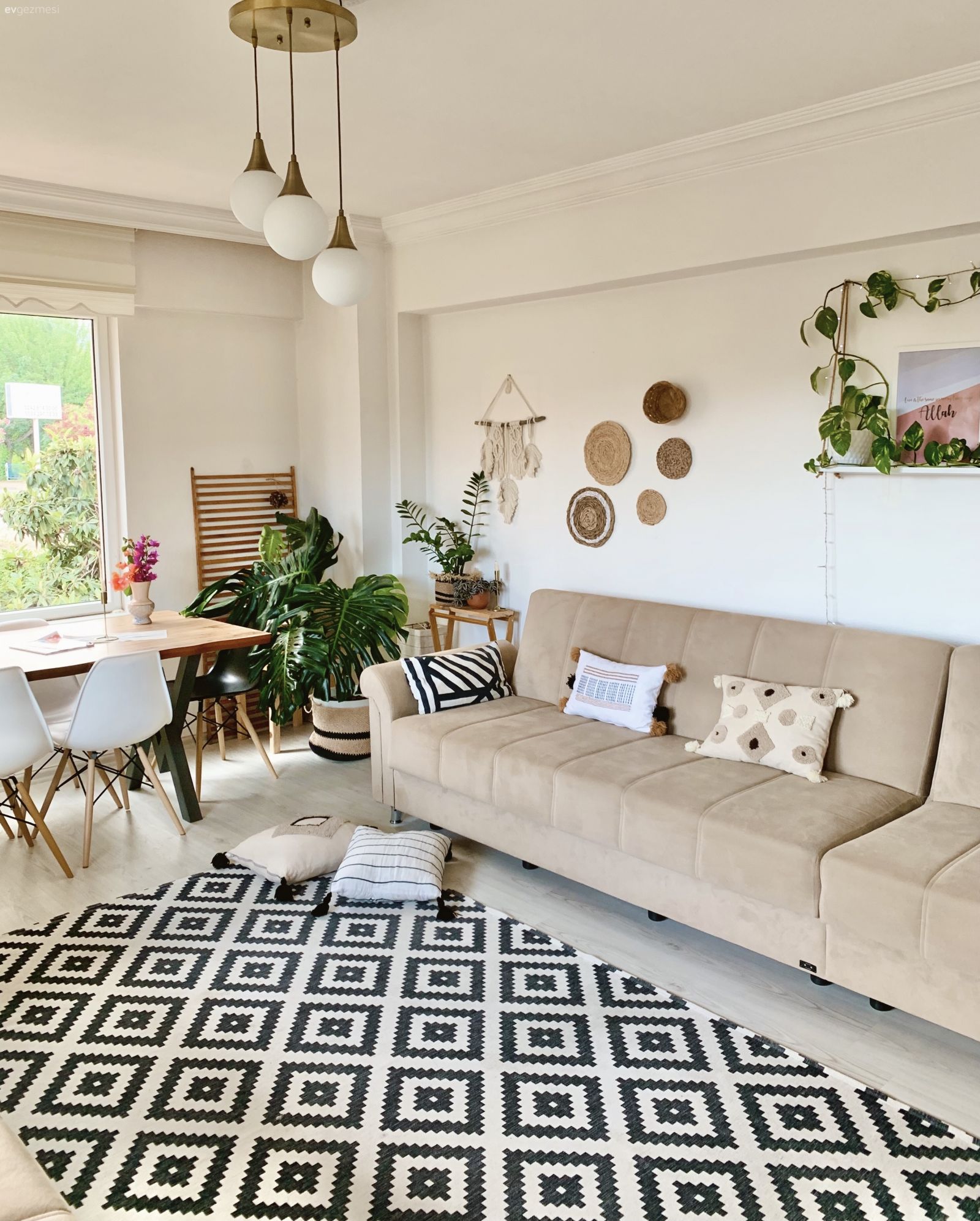 Bu Sıcak Dekorda Mekanın Sahibi Yemyeşil Bitkiler!