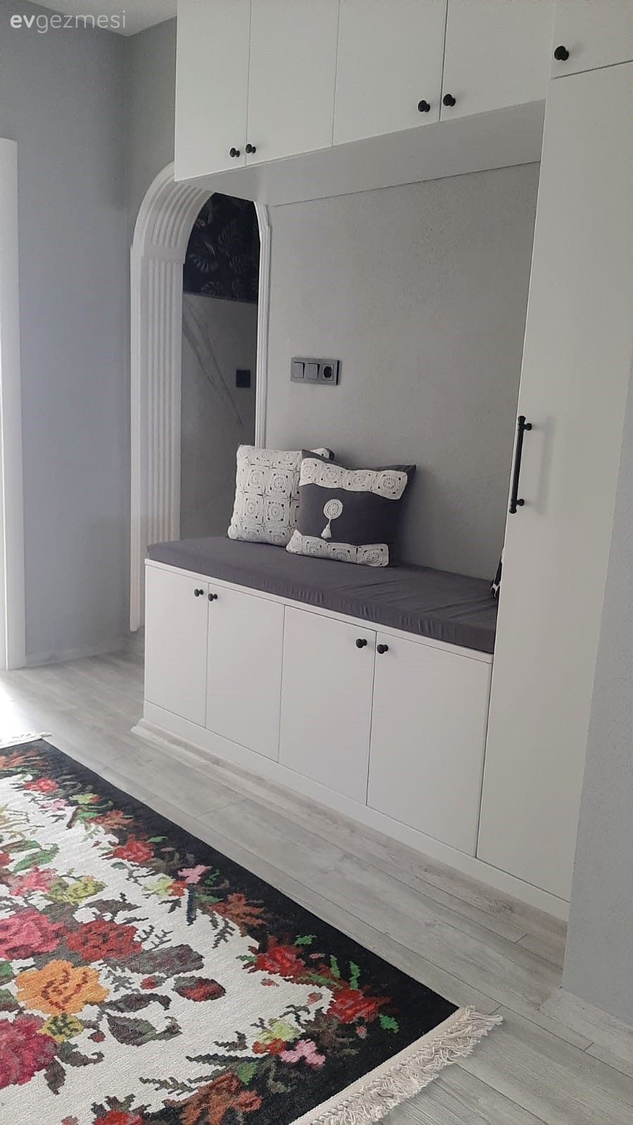 Vestiyer, Beyaz, Gri, Sedir, Çiçekli desen, Desenler, Halı, Antre halısı