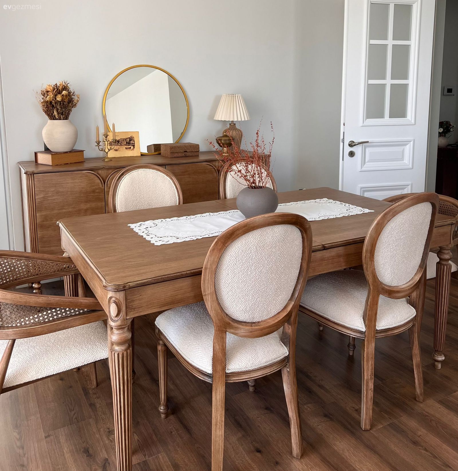 Bu Erzurum Evinde Ayrı Yerlerden Alınan Parçaların Uyumu Var