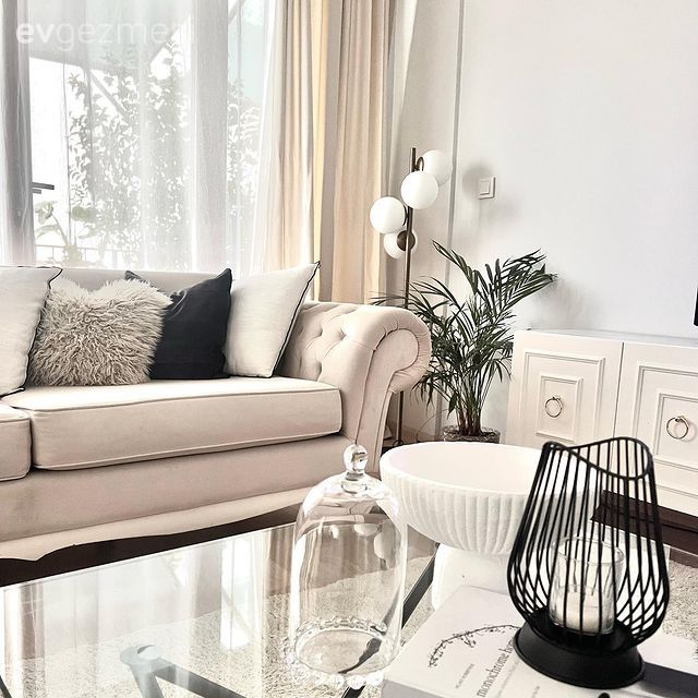 Bu Minimalist Evde Açık Renklerin Dışındaki Tonlara Yer Yok
