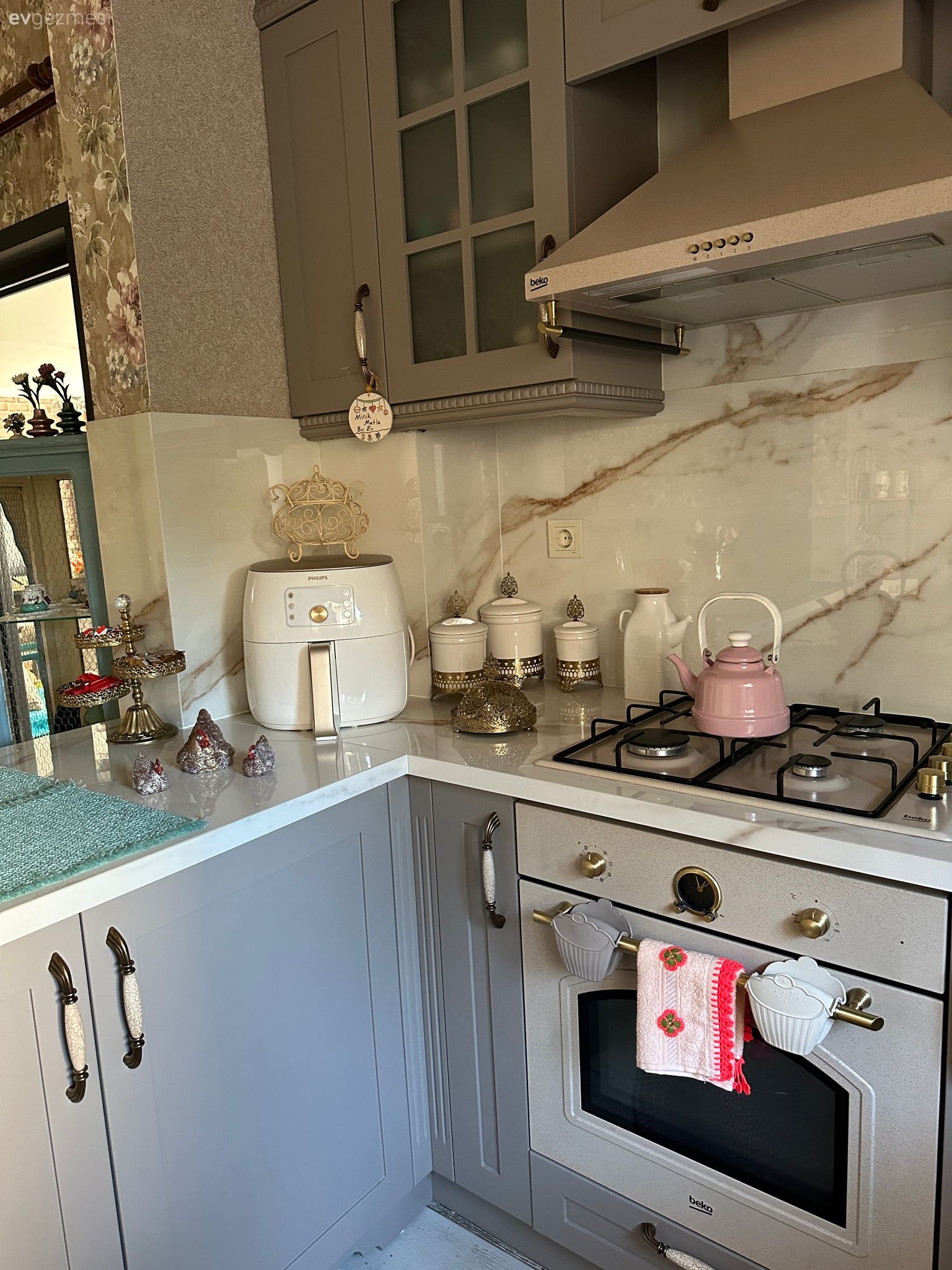 Trabzon'daki Bu Köy Evi Desen ve Renkleriyle Pek Şenlikli