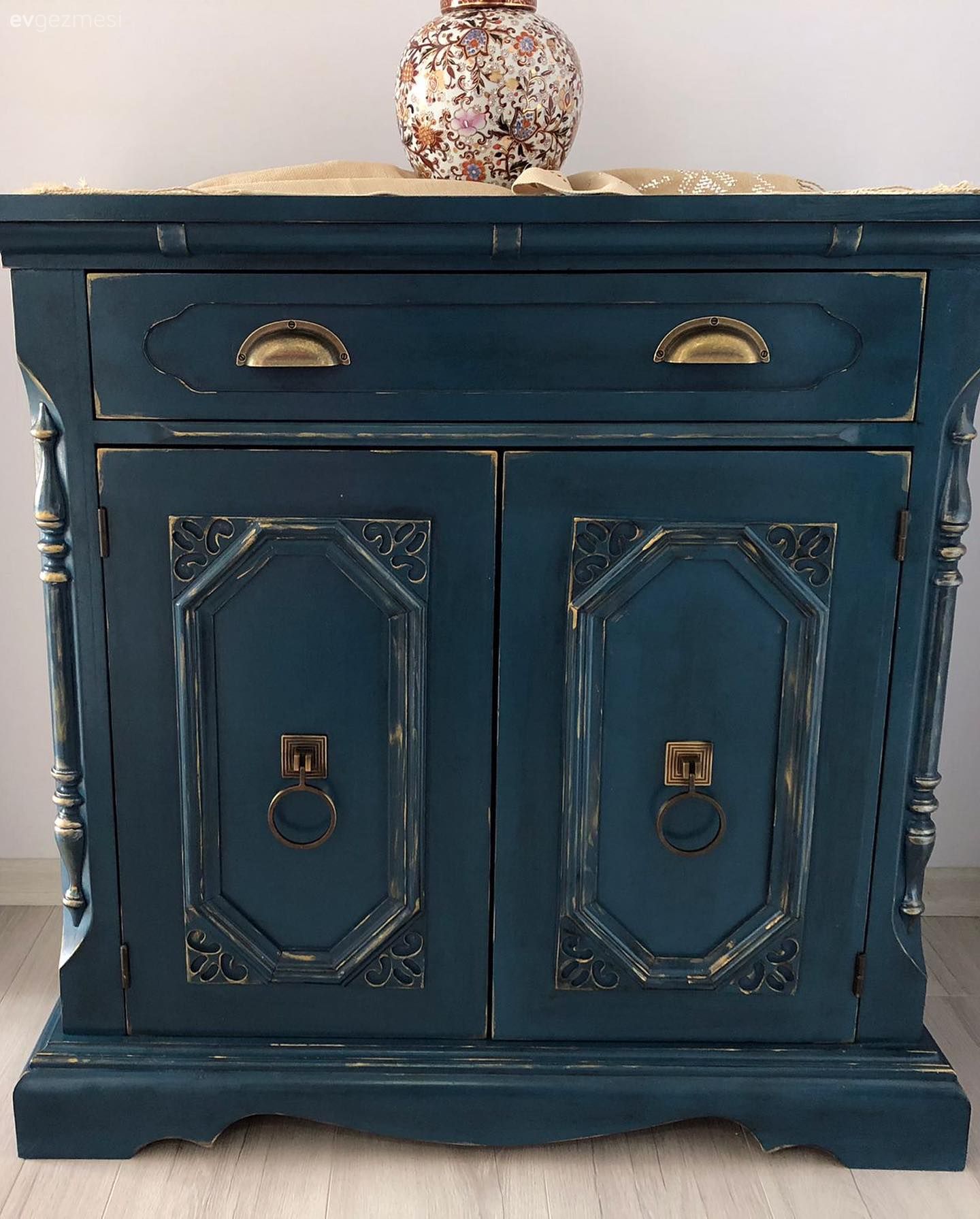 Sıradan Ahşap Mobilyalar Yeni Halleriyle Karakteristik Parçalara Dönüşmüş!