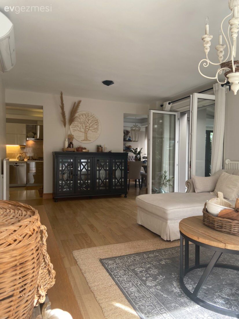 Ev Gezmesi: Bu Müstakil Evde Kış Bahçesi Evin Salonu Gibi!