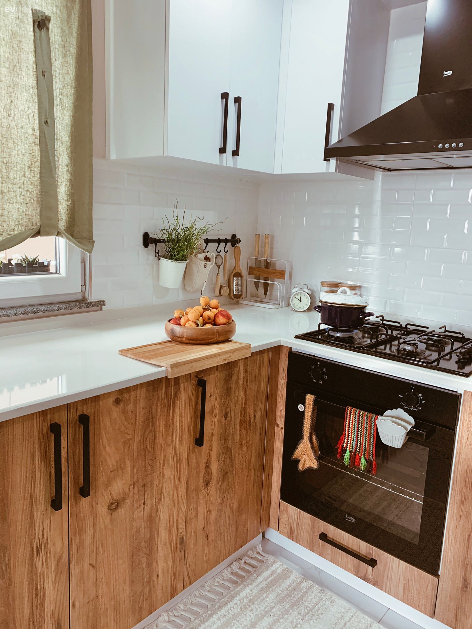 Rustik mutfak, Mutfak, Beyaz, Siyah, Mutfak tezgahı, Mutfak tezgah arası, Mutfak perdesi, Ahşap mutfak