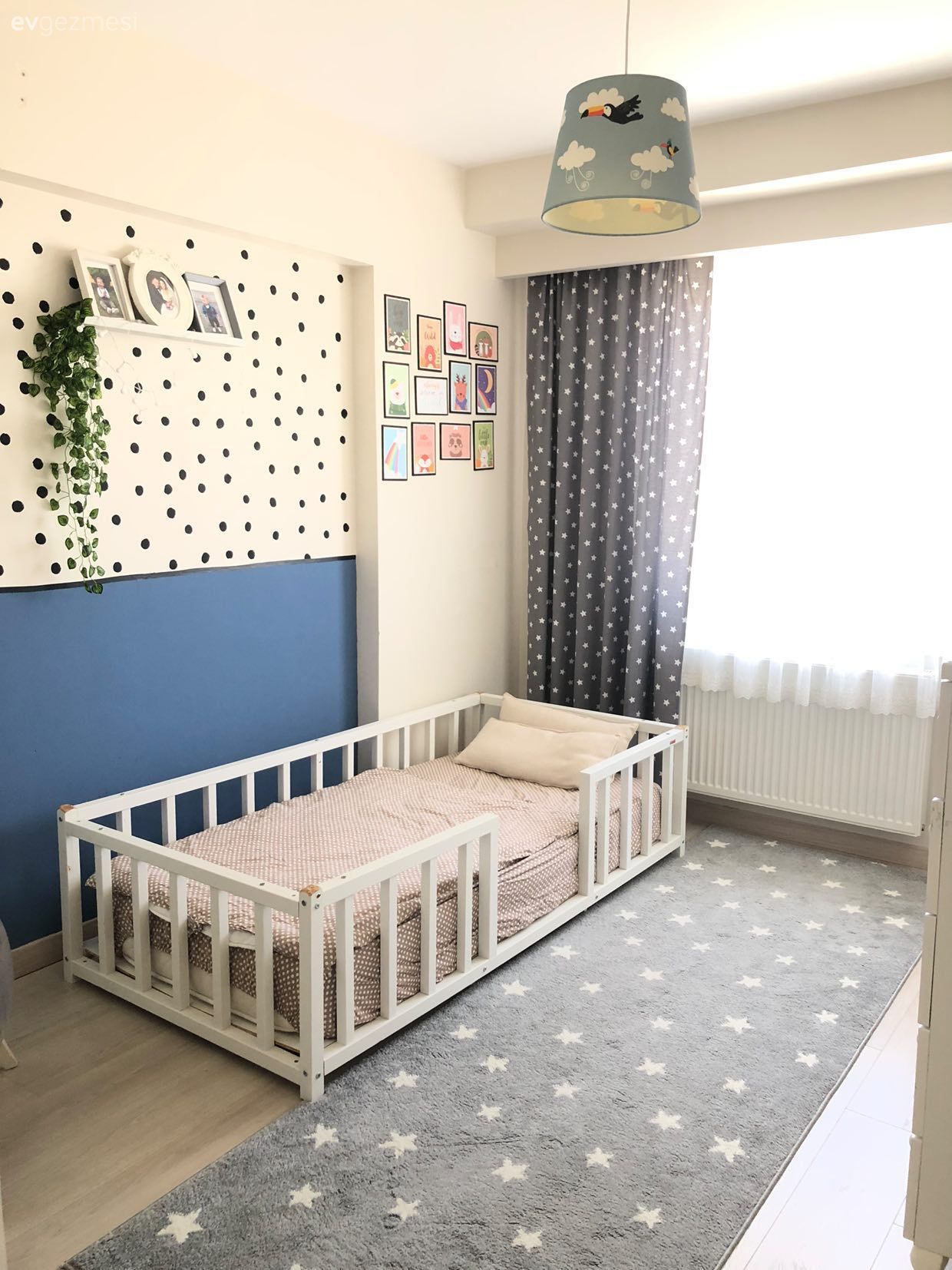 Çocuk Odası, Çocuk odası duvar dekorasyonu, Mavi duvar, Fon perde, Perde, Tül perde, Çocuk odası halısı, Çocuk odası aydınlatması
