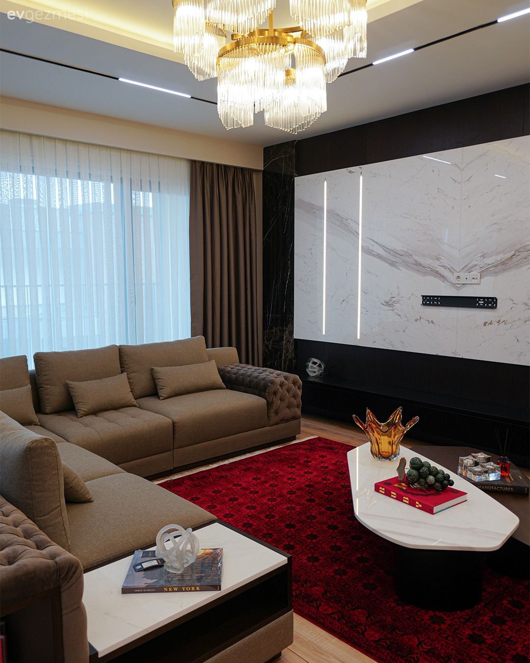 Salon, Modern, Klasik, Beyaz, Siyah, Kırmızı, Mermer, Vizon, Köşe koltuk, Koltuk takımı, Tv ünitesi, Tv ünitesi aksesuarları, Ev Aksesuar, Fon perde, Perde, Tül perde, Avize, Aydınlatma, Salon avizesi, Orta sehpa, Sehpa, Dekoratif Objeler