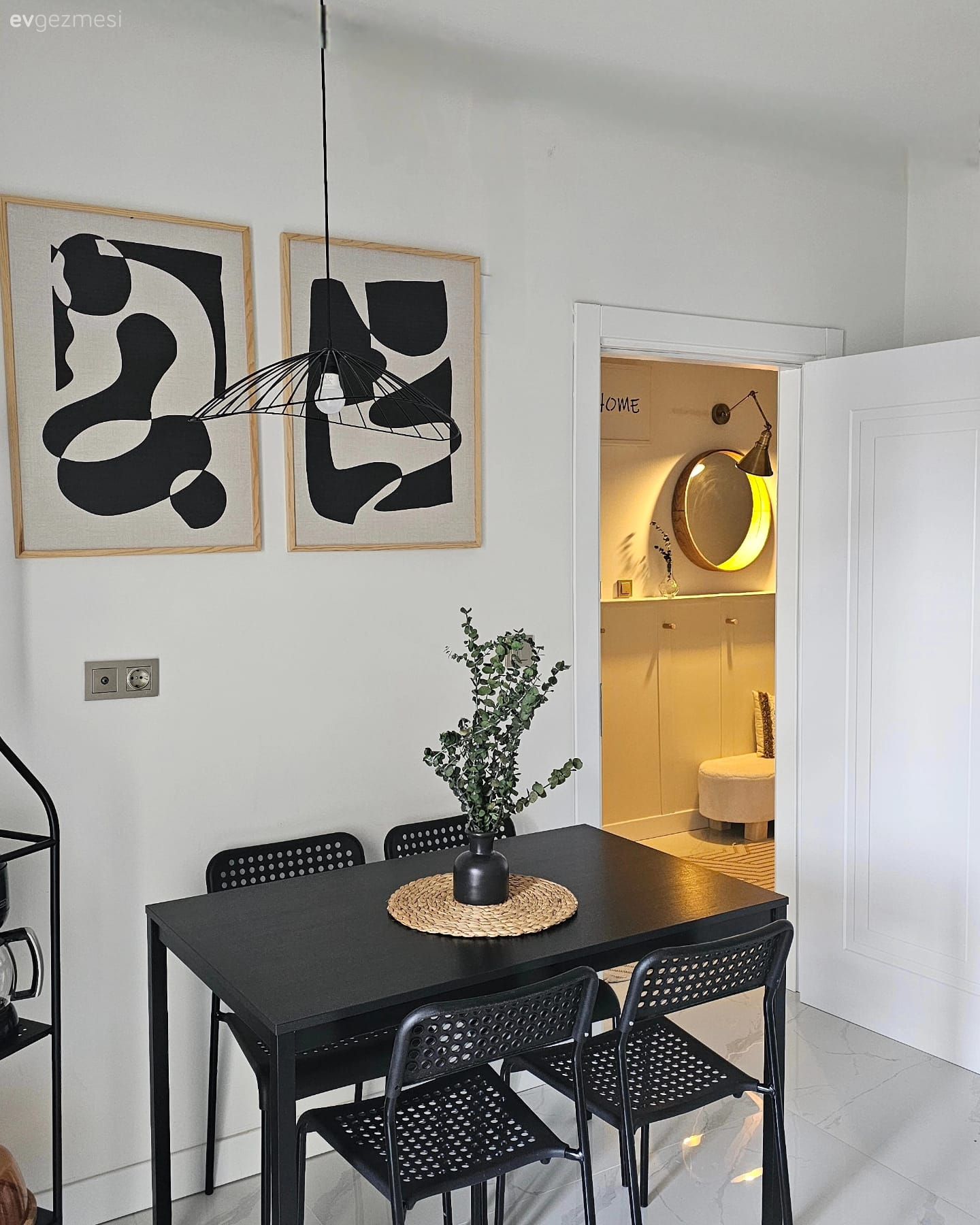 Tablo, Duvar dekorasyonu, Beyaz, Siyah, Mutfak masası, Sandalye, Mutfak rafı, Mutfak, Dekoratif Objeler, Mutfak aksesuarları