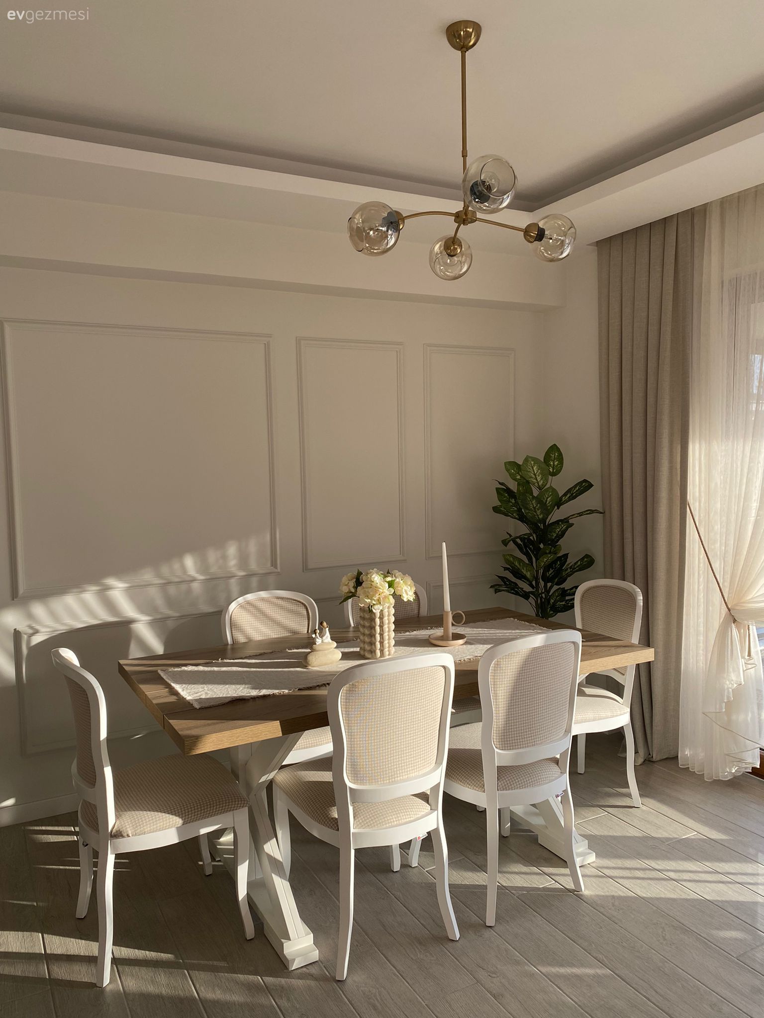 Sadeliği Referans Alan Bu Salon Uyumdan Da Taviz Vermemiş