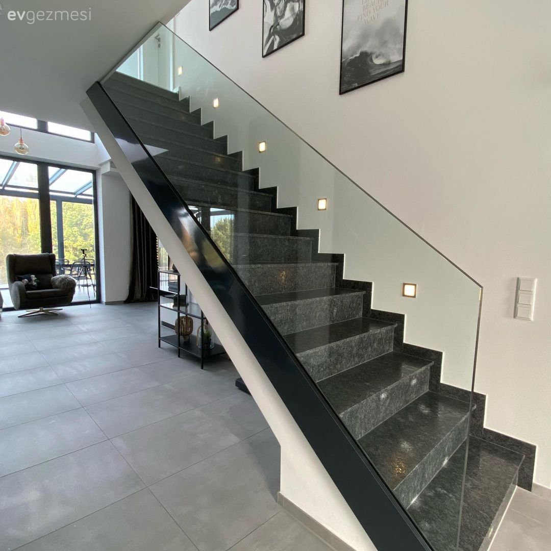 Dubleks evler, Tablo, Duvar dekorasyonu, Merdiven