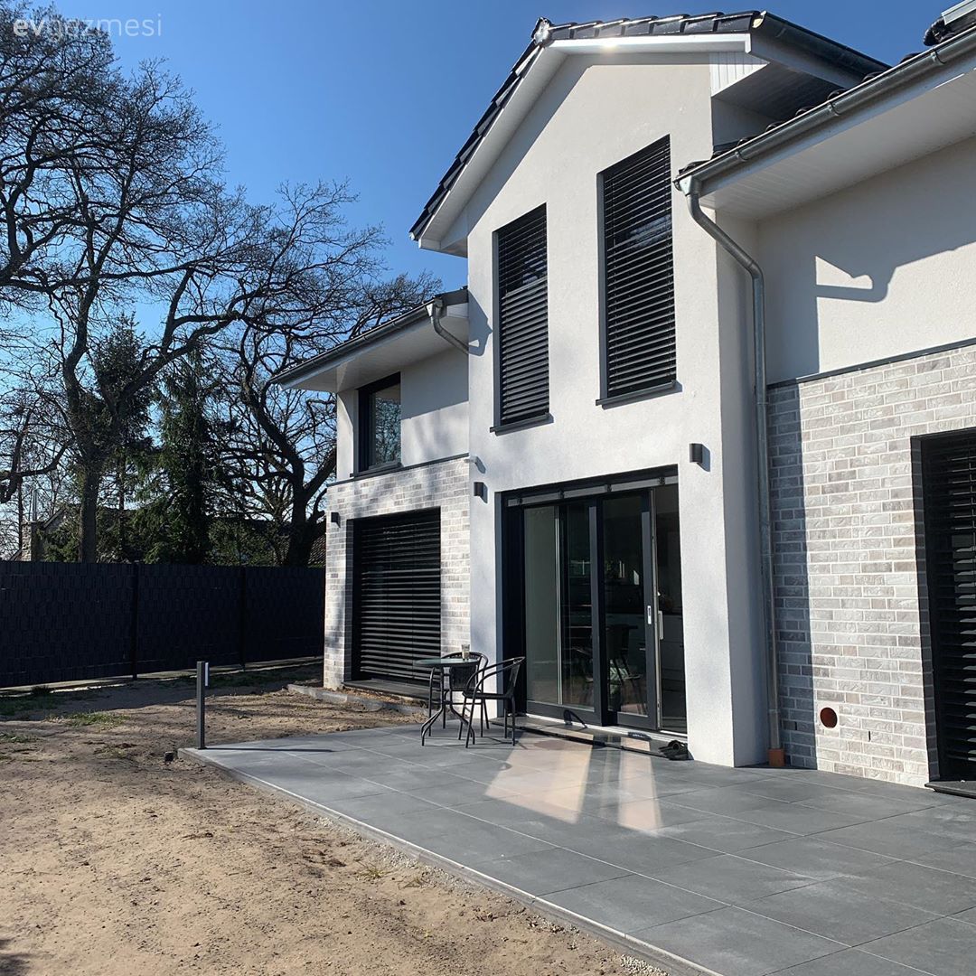 Müstakil Ev, Dış cephe