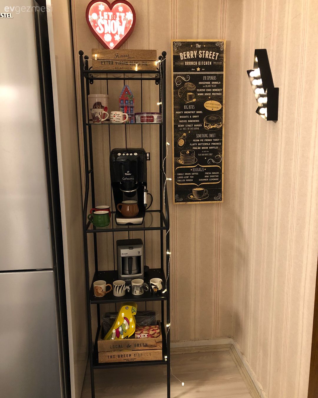 Mutfak rafı, Mutfak, Siyah, Krem, Mutfak duvar dekorasyonu, Duvar panosu, Duvar dekorasyonu, Çizgili duvar kağıdı