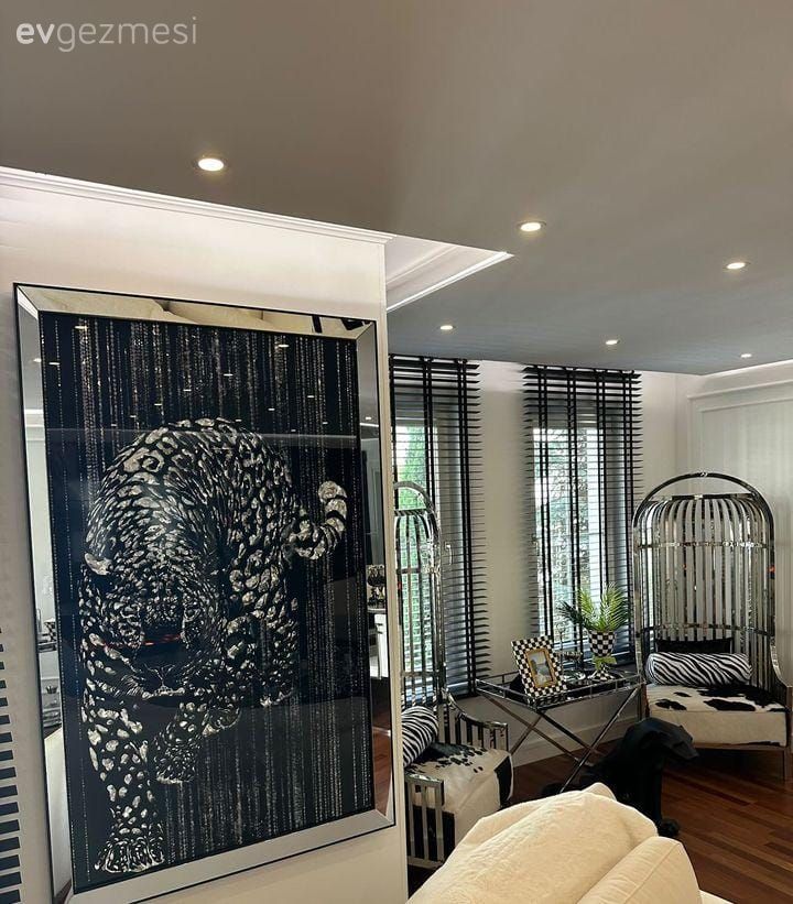 Bu İstanbul Evinin Vazgeçilmezleri Arasında İddialı Aksesuarlar Var!