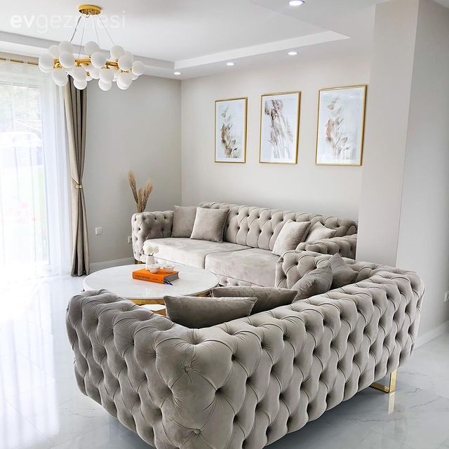 Salon, Modern, Krem, Beyaz, Modern chesterfield, Vizon, Avize, Aydınlatma, Kırlent, Ev tekstili, Altın, Çerçeve, Orta sehpa, Sehpa, Gri, Dekoratif Objeler