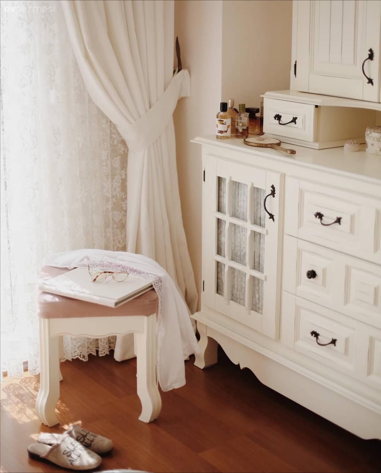 İki Katlı Bu İstanbul Evinin Alt Katı Nostaljik Üst Katı Nordik