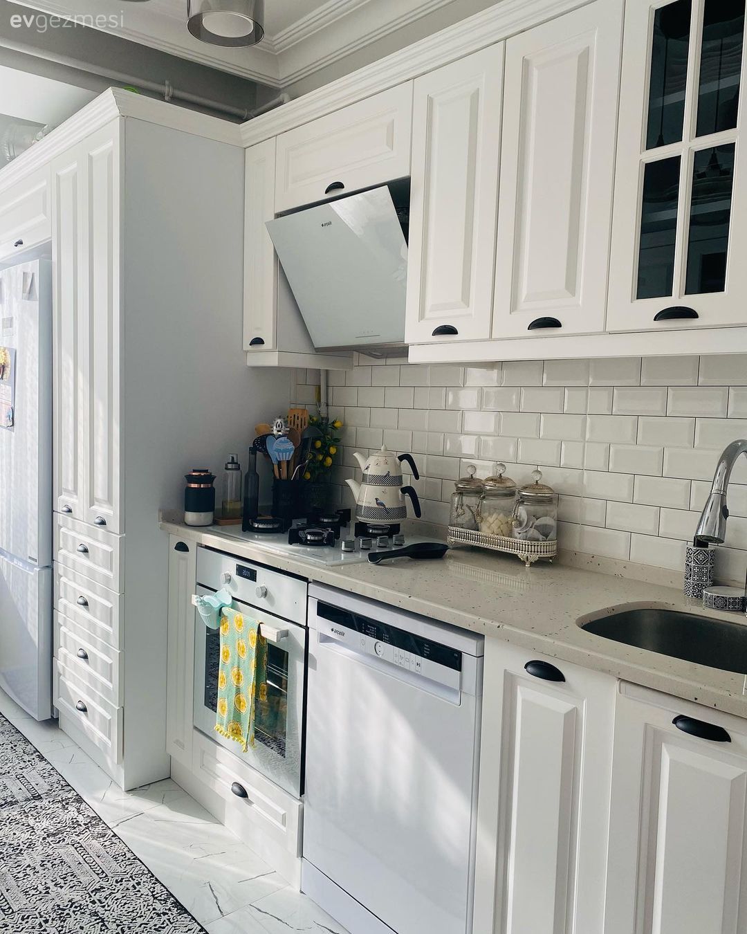 Mutfak, Beyaz mutfak, Shaker kapaklı dolaplar, Metro seramik, Seramik