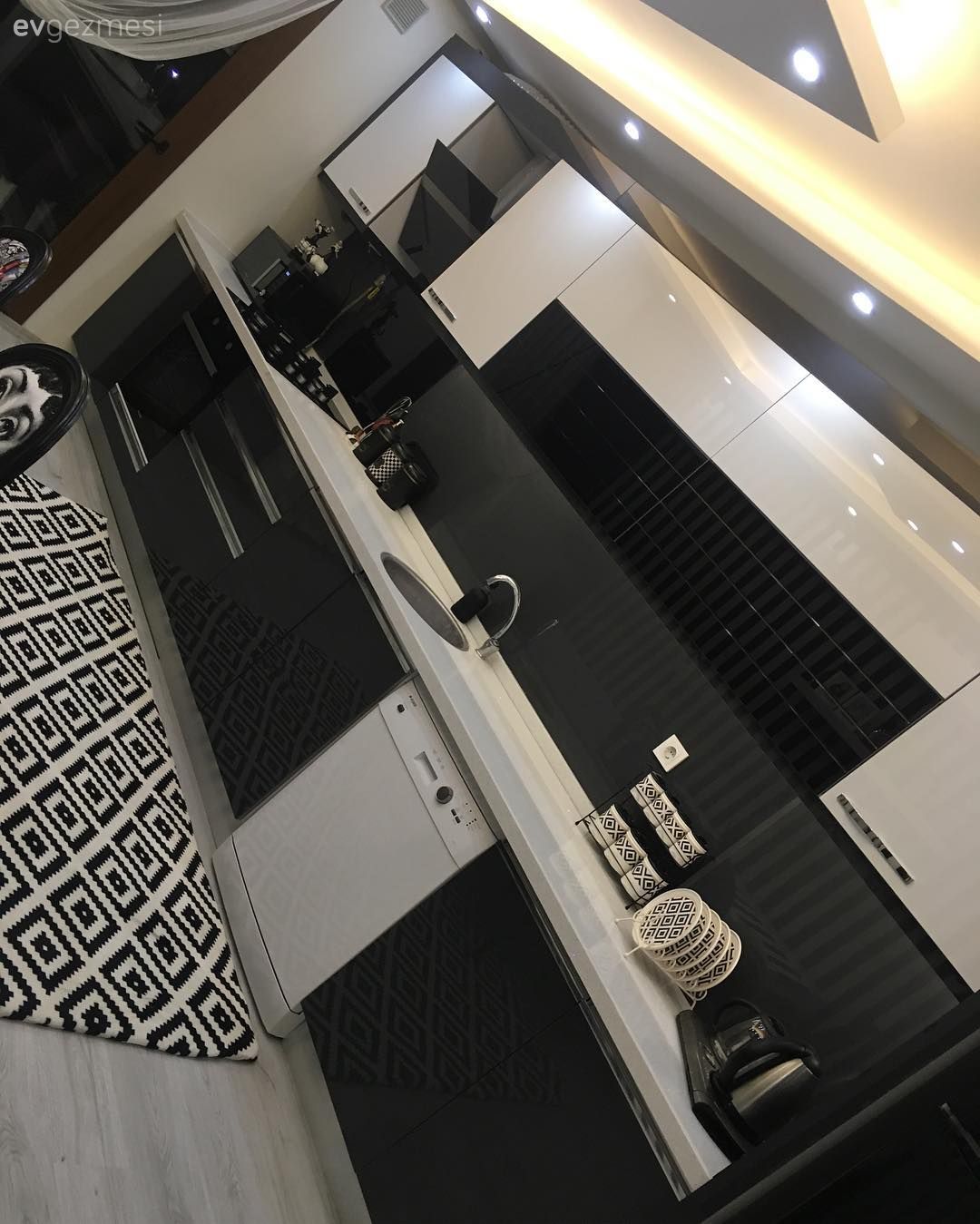 Sade, Sakin ve Keyifli: İşte Bu Evin Özeti