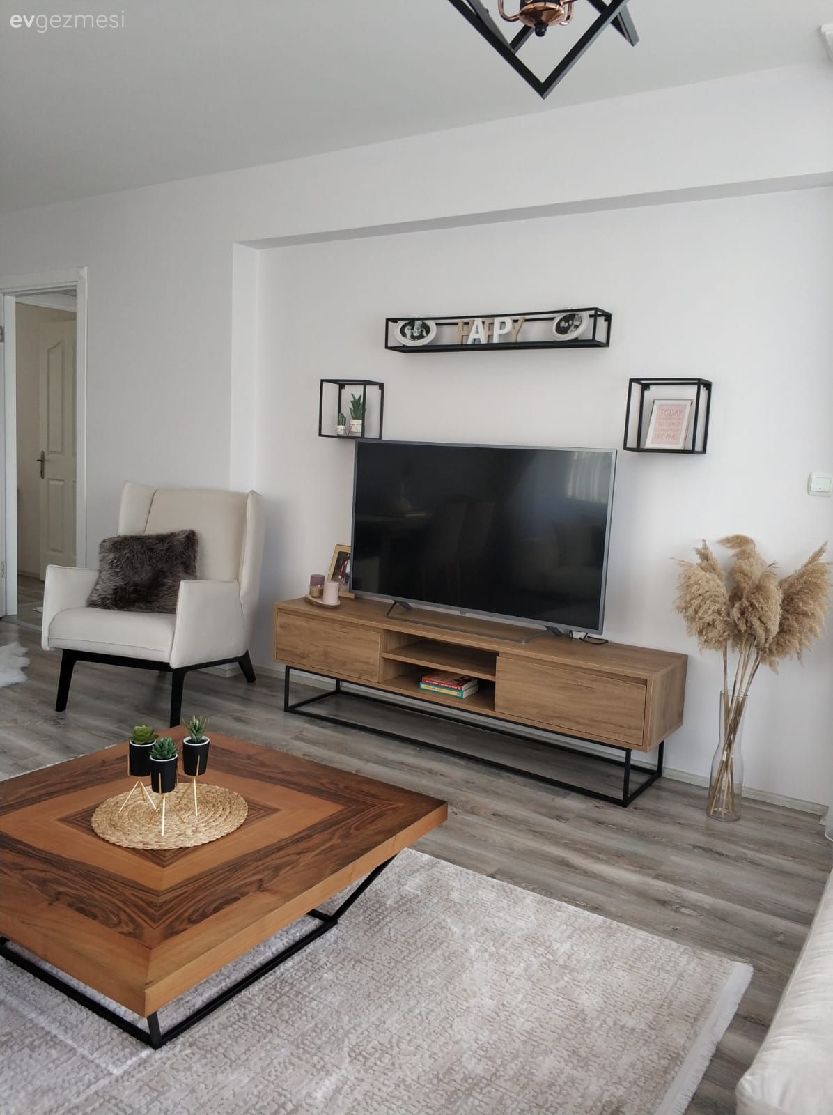 Ev Gezmesi: Şık ve Sıcacık Bir İzmir Evi