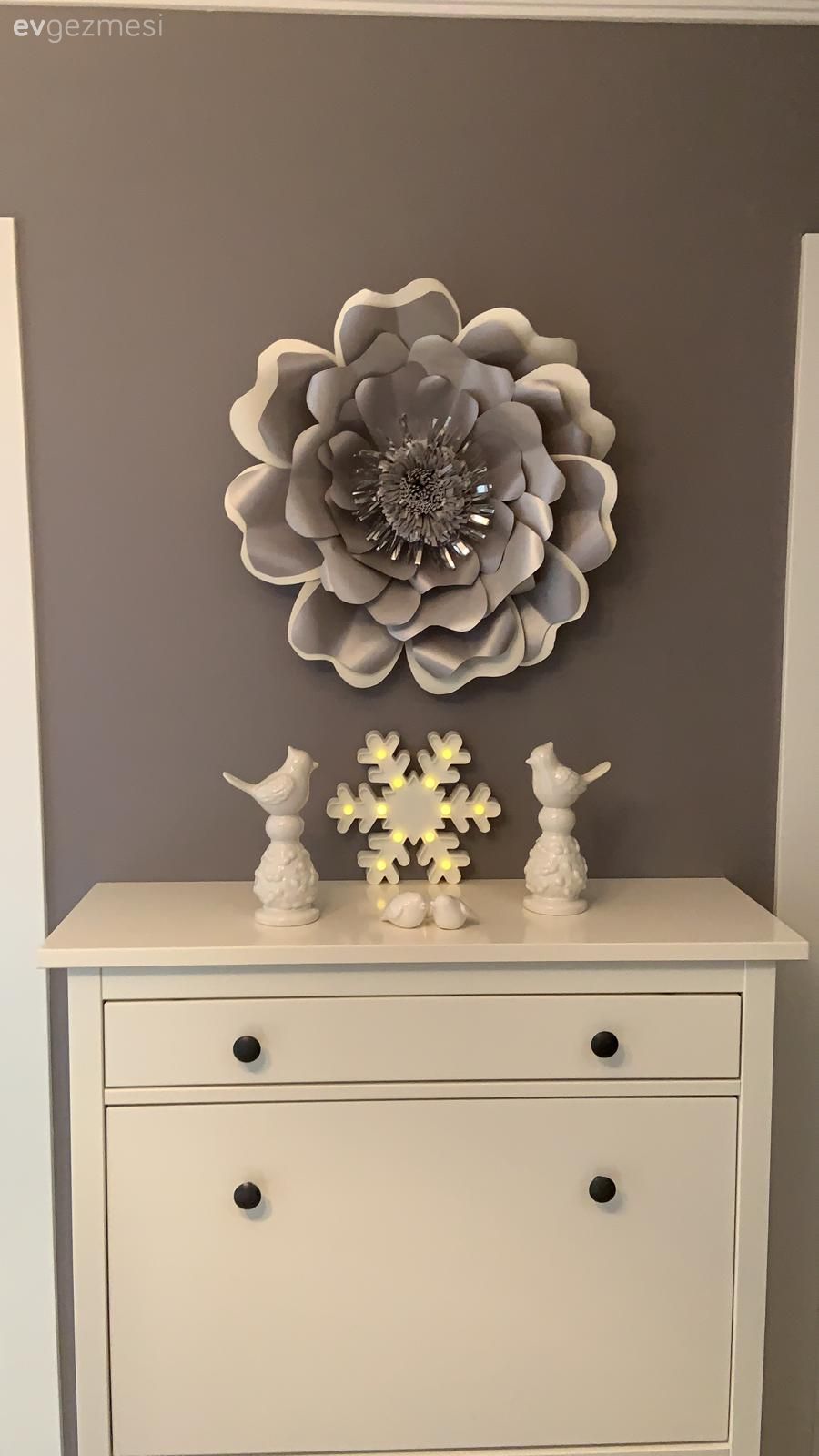 Antre, Beyaz, Gri duvar, Dresuar, Duvar panosu, Duvar dekorasyonu, Dekoratif Objeler