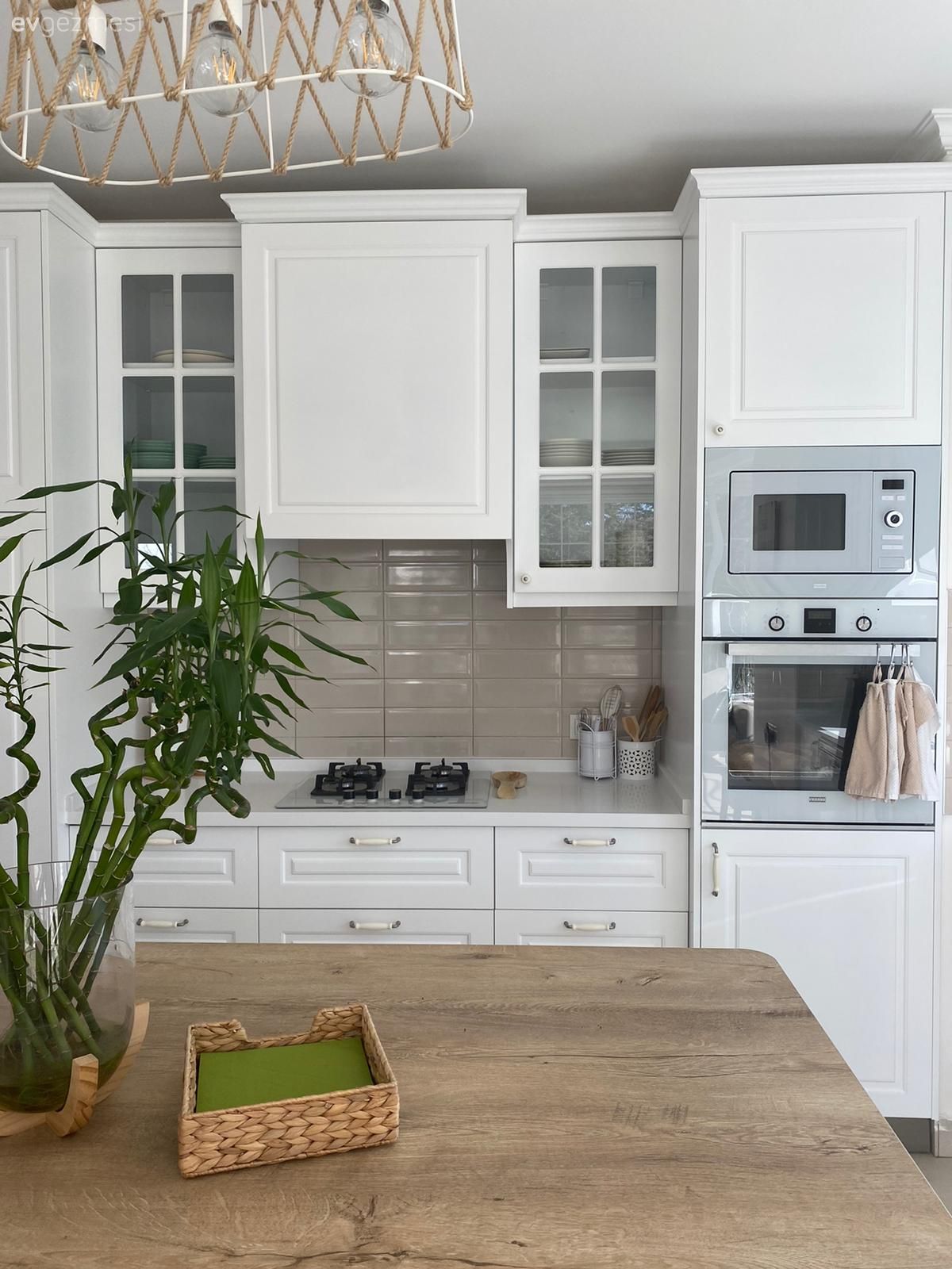 Beyaz, Ada mutfak, Mutfak, Modern mutfak, Mutfak tezgahı, Mutfak tezgah arası, Tezgah arası seramik, Mutfak Avize Modelleri, Ankastre