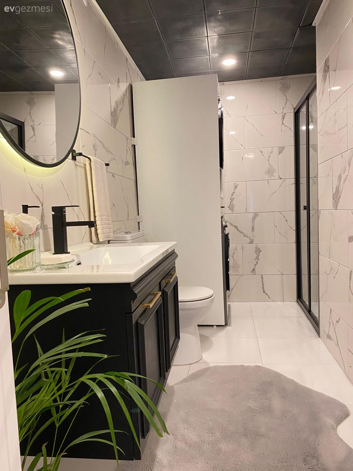 Banyo, Beyaz, Banyo dolabı, Siyah, Banyo aksesuarları, Banyo seramikleri, Led aydınlatma, Aydınlatma, Ev bitkisi, Banyo aynası, Gri
