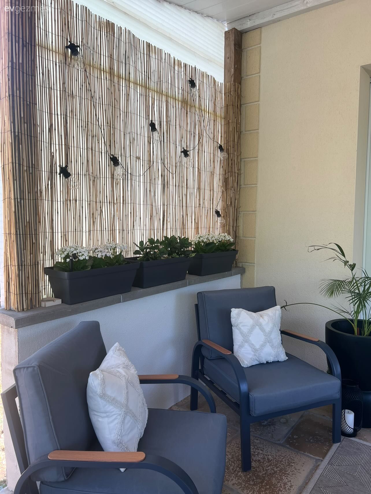 Ev Gezmesi: Açık Havanın Tadını Çıkaran Bir Veranda