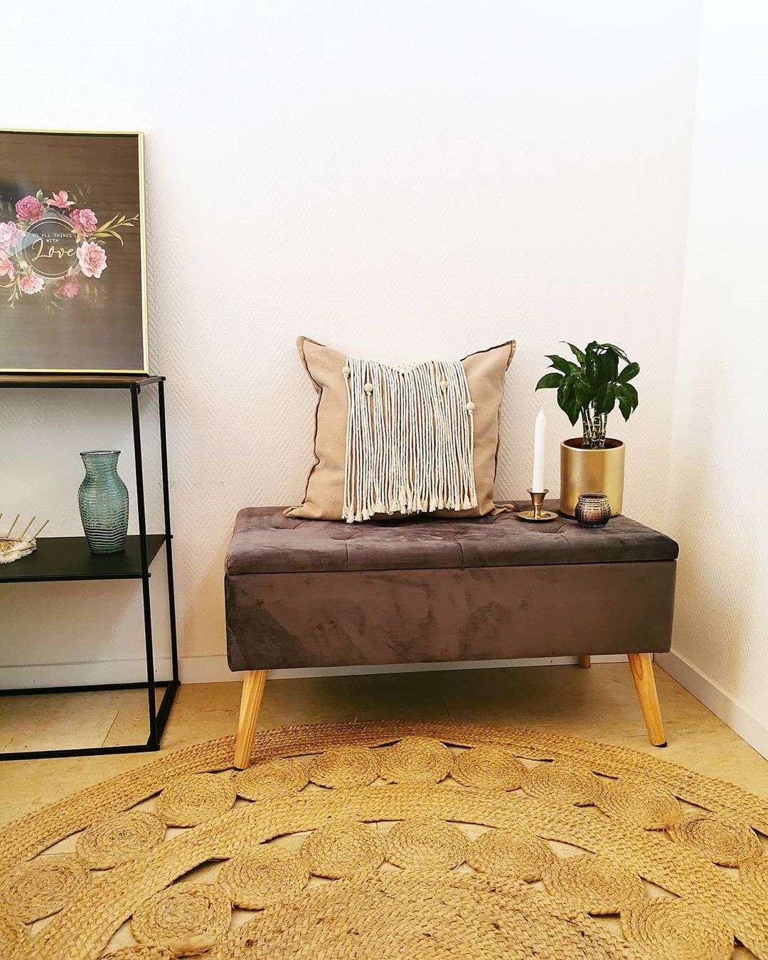 Siyah, Puf, Vizon, Kırlent, Ev tekstili, Vazo, Ev Aksesuar, Tablo, Duvar dekorasyonu, Jüt halı, Halı, Dresuar