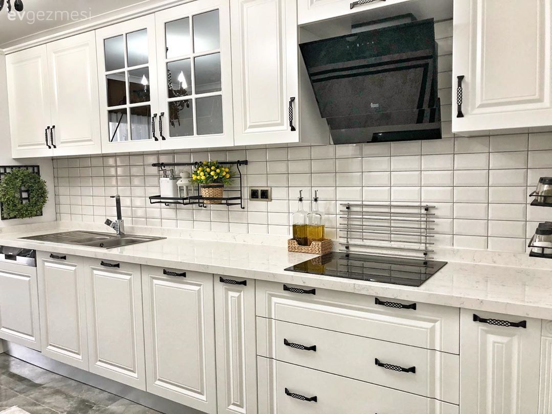 Mutfak, Country mutfak, Beyaz mutfak, Shaker kapaklı dolaplar, Mutfak tezgahı, Mutfak tezgah arası, Davlumbaz, Mutfak Avize Modelleri, Mutfak halısı, Çizgili desen, Desenler, Ankastre, Mutfak zemin seramikleri