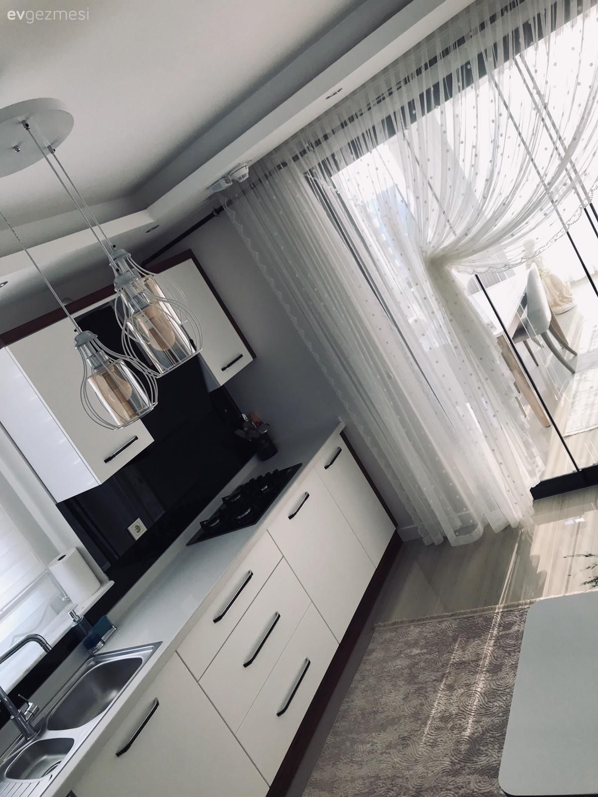 Mutfak, Beyaz, Siyah, Mutfak tezgahı, Mutfak tezgah arası, Mutfak halısı, Mutfak masası, Sandalye, Mutfak Avize Modelleri, Ankastre, Tül perde, Perde, Mutfak perdesi
