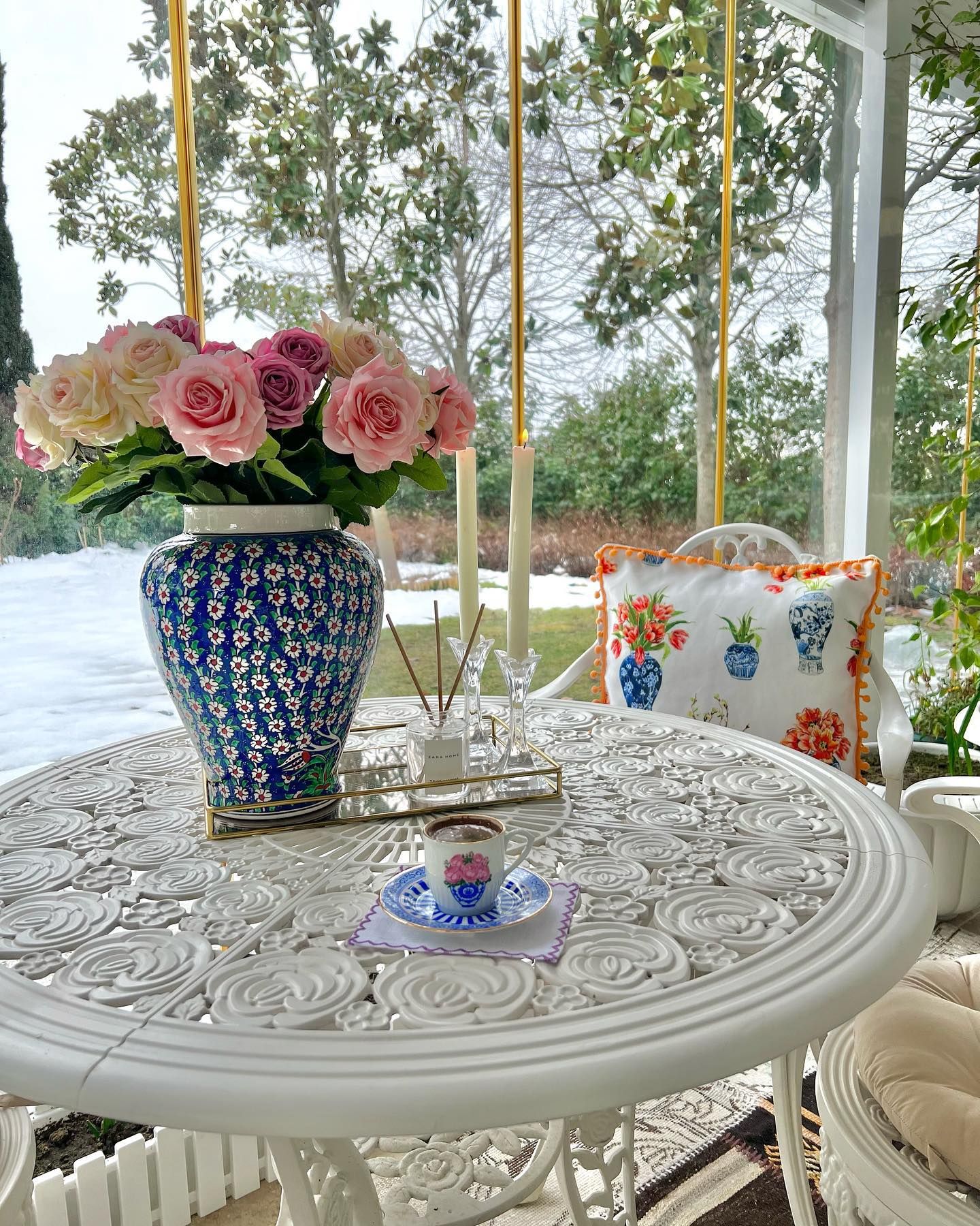 Kış bahçesi, Ferforje, Beyaz, Mavi, Kırlent, Ev tekstili, Vazo, Ev Aksesuar, Sandalye