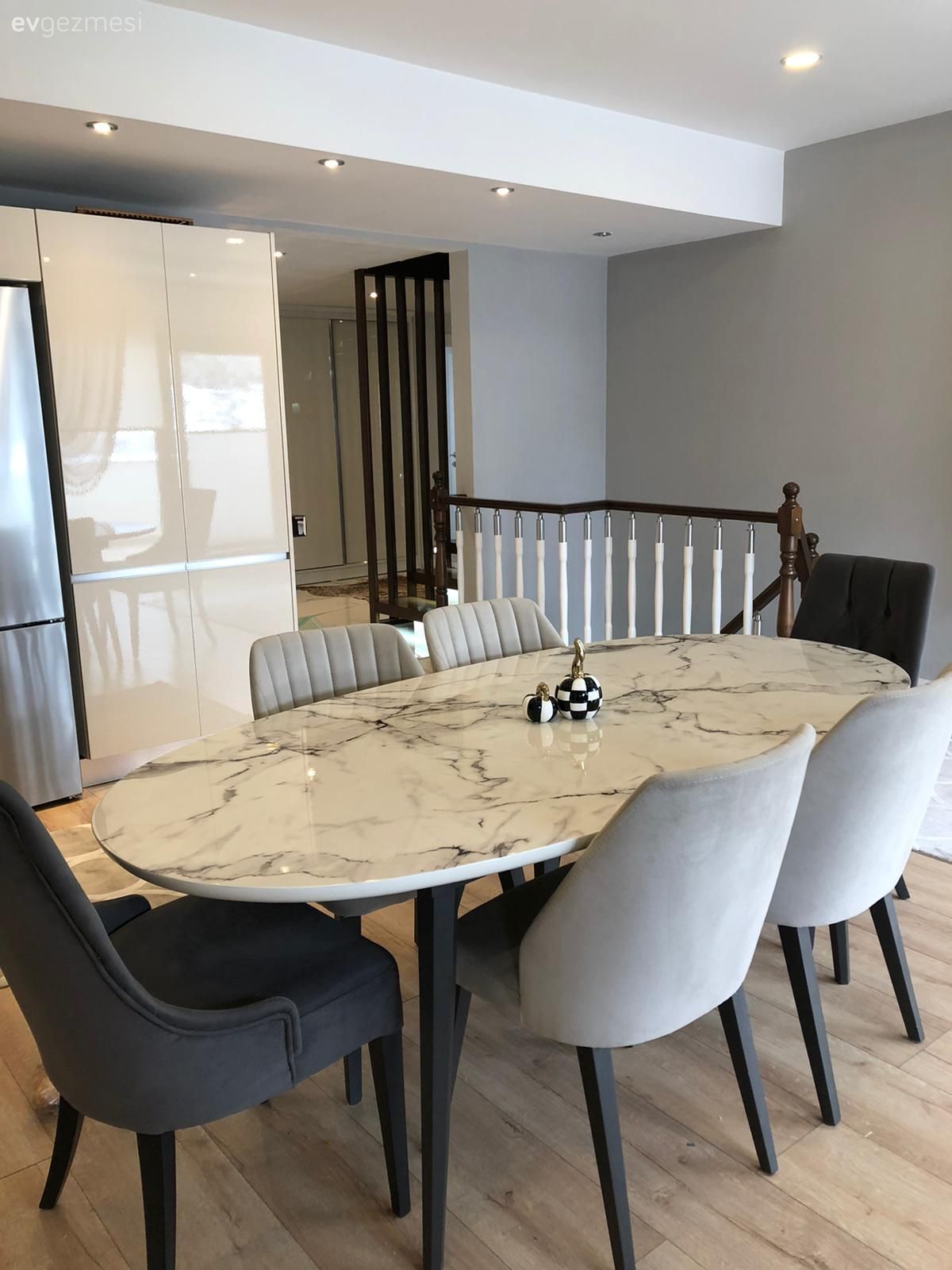 Mutfak masası, Beyaz, Füme, Sandalye, Ekstra mutfak dolabı, Mutfak, Dubleks evler