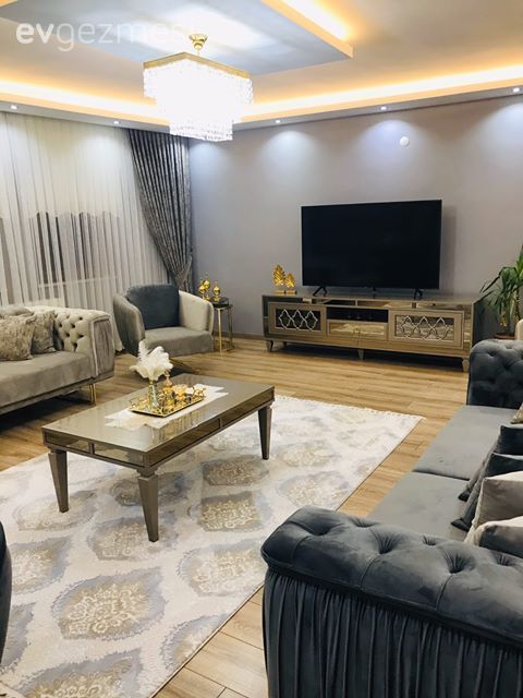 14 Yıl Sonra Değişen Bu Salon, Gösterişiyle Yılların Acısını Çıkarmış!