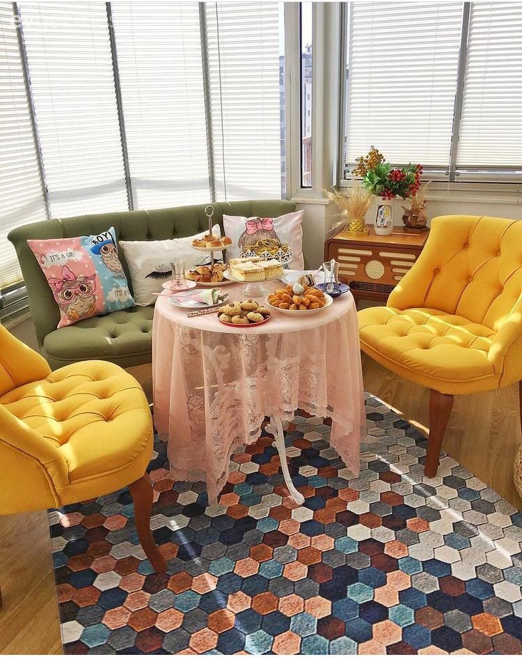 Balkon, Kapalı balkon, Yeşil, Sarı, Siyah, Beyaz, Kırlent, Ev tekstili, Balkon perdesi, Balkon oturma grubu, Balkon halısı