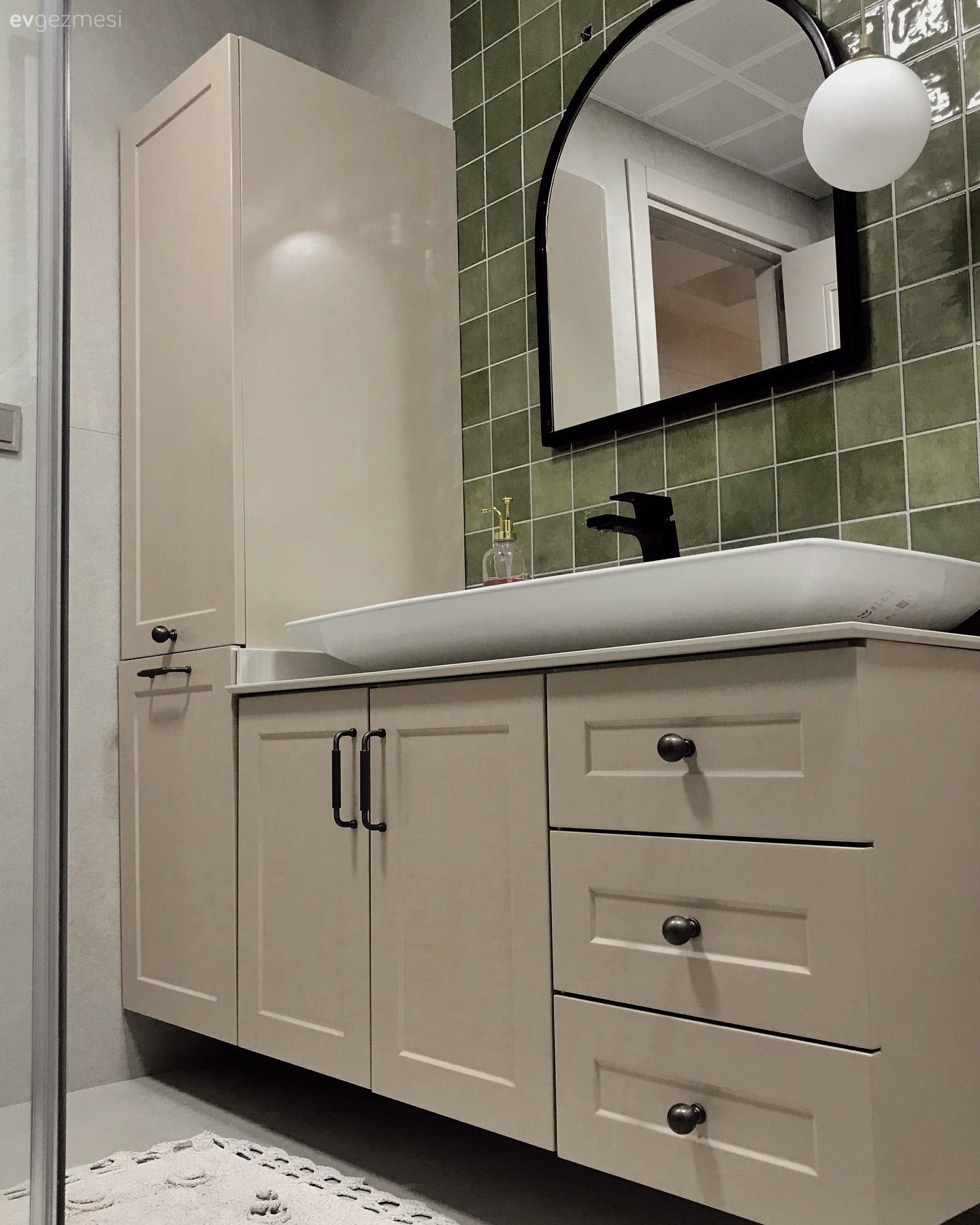 Banyo dolabı, Banyo, Krem, Beyaz, Siyah, Yeşil, Banyo seramikleri, Banyo aynası, Banyo aydınlatması