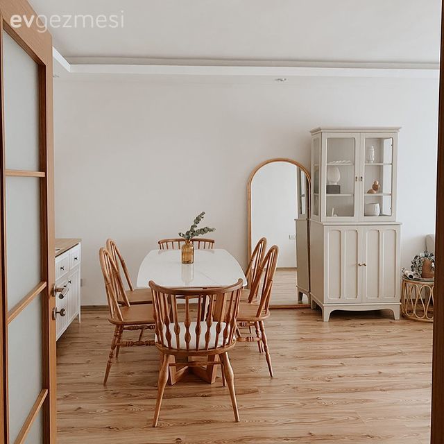 Salon, İskandinav, Beyaz, Kahverengi, Krem, Bej, Vitrin, Sandalye, Yemek masası, Parke, Konsol, Boy aynası, Ayna, Saksı