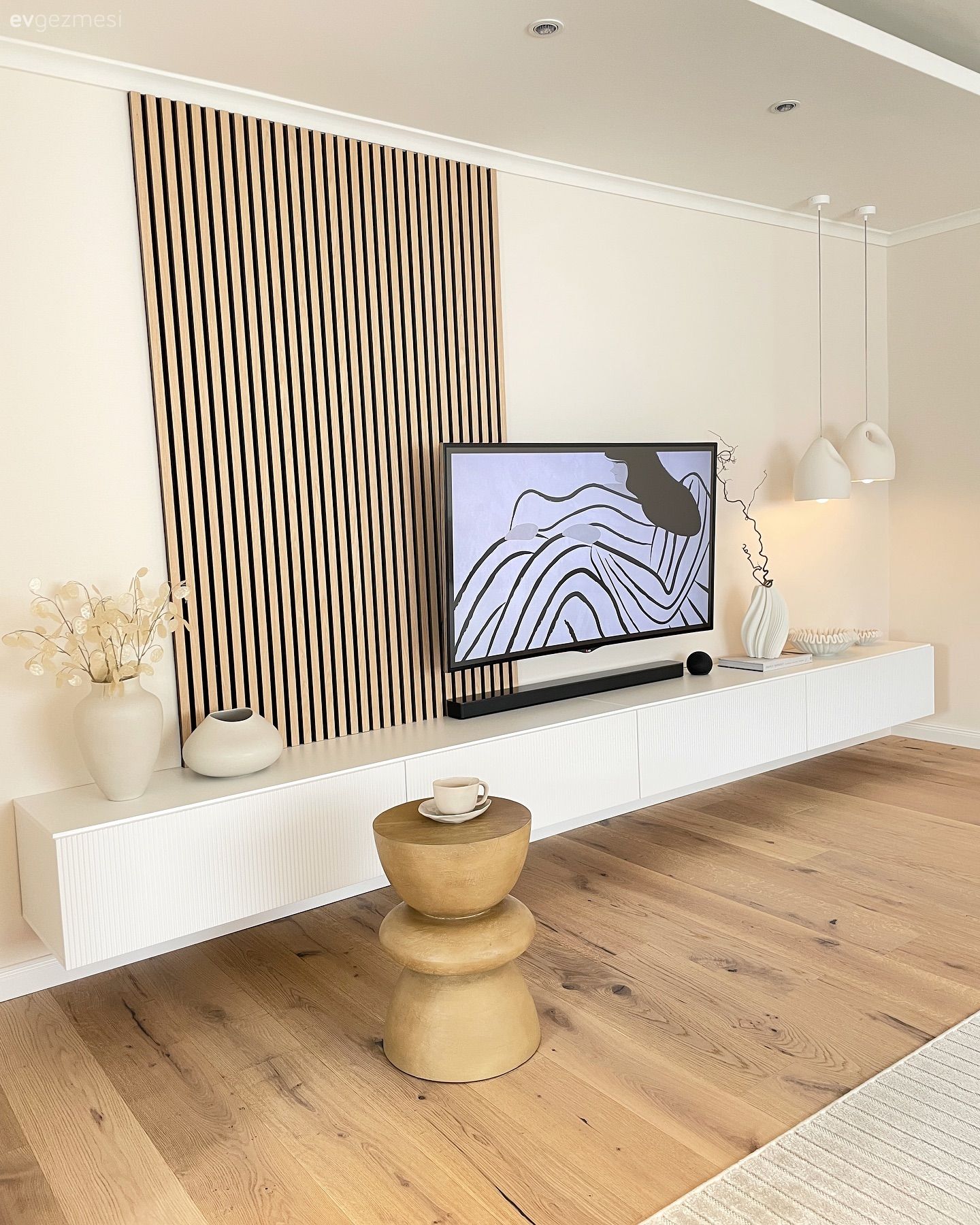 Bu Modern Ev İçin Beyaz ve Ahşabın Yeri Başka