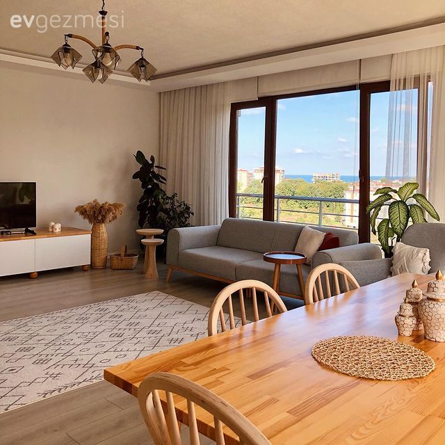 Salon, Bohem Dekorasyon, İskandinav, Gri, Beyaz, Krem, Koltuk takımı, Halı, Salon halısı, Tv ünitesi, Tv ünitesi aksesuarları, Ev Aksesuar, Sandalye, Yemek masası, Avize, Aydınlatma, Salon avizesi, Tül perde, Perde, Parke, Ahşap Mobilya