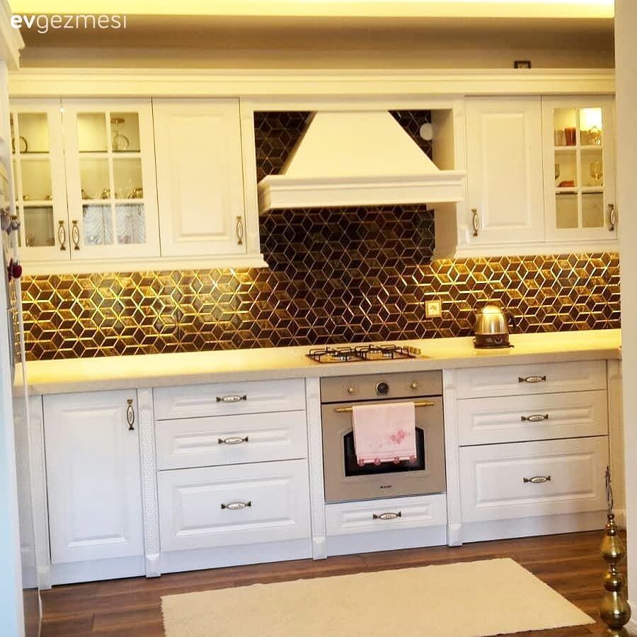 Bu İhtişamlı Evin Kalbi Avangart Diye Atıyor!