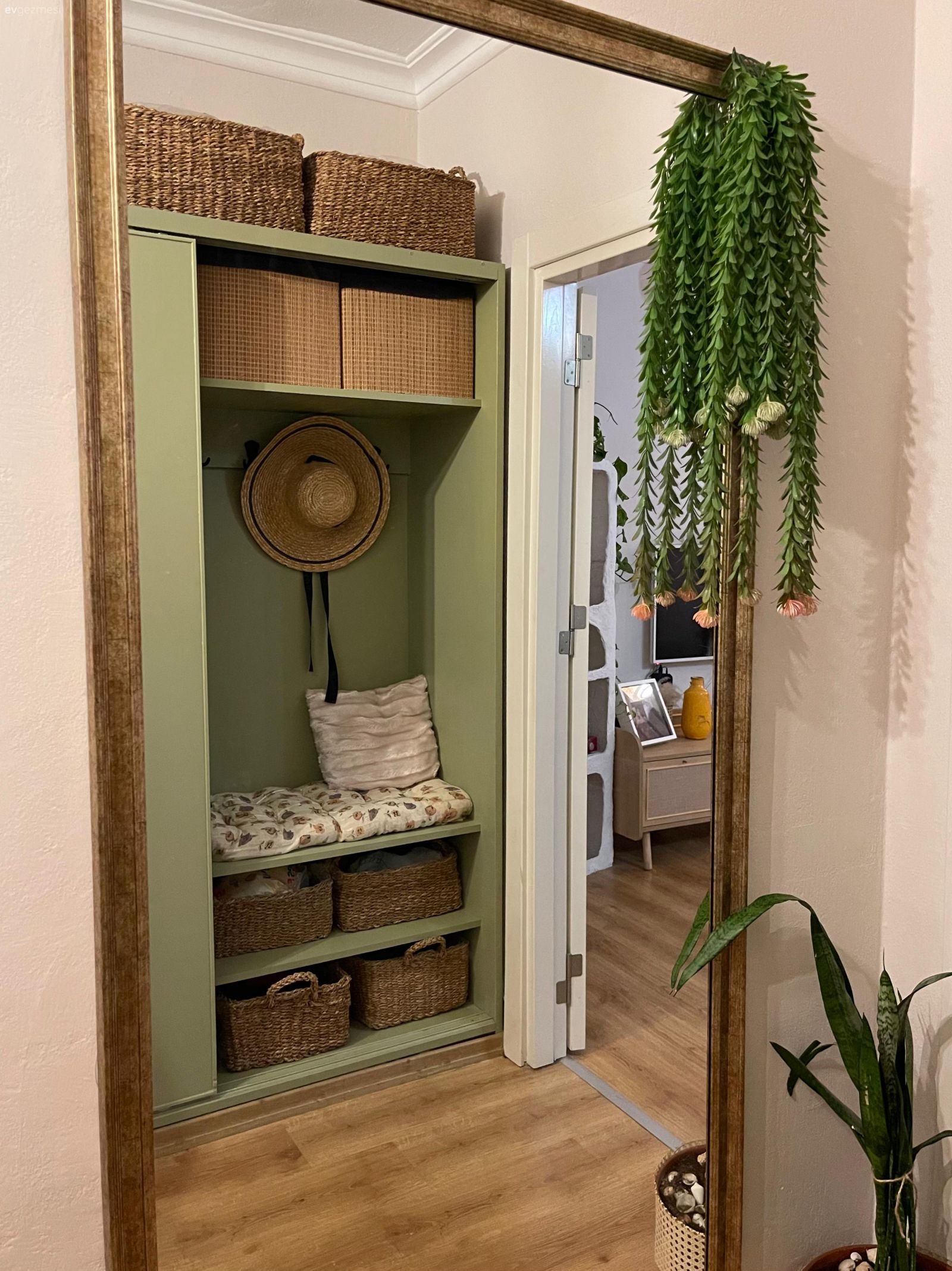 Bu Adana Evinde Ev Sahibinin El Emekleri de Kendine Yer Bulmuş!