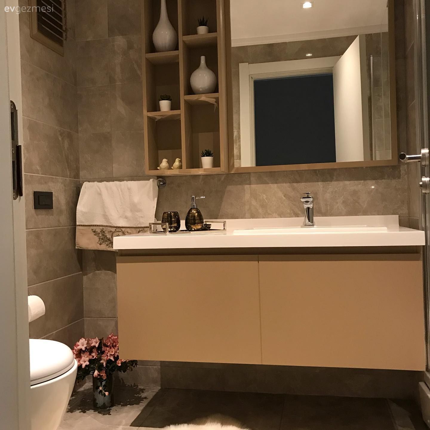 Banyo Tezgahı Hangi Malzemeden Olmalı? Kapsamlı Rehber