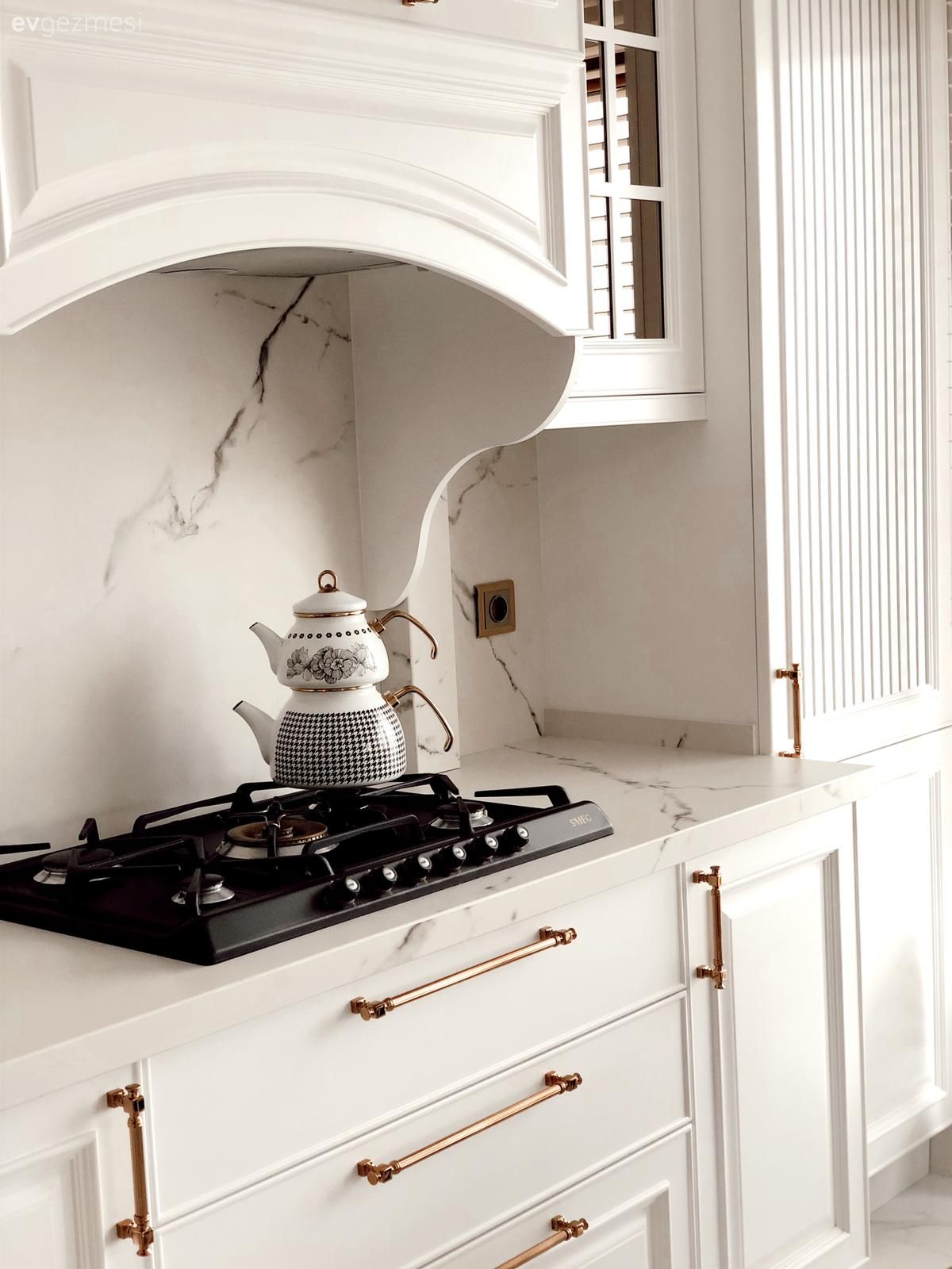 Beyaz mutfak, Mutfak, Beyaz, Siyah, Altın, Ankastre, Mutfak tezgahı, Mutfak tezgah arası