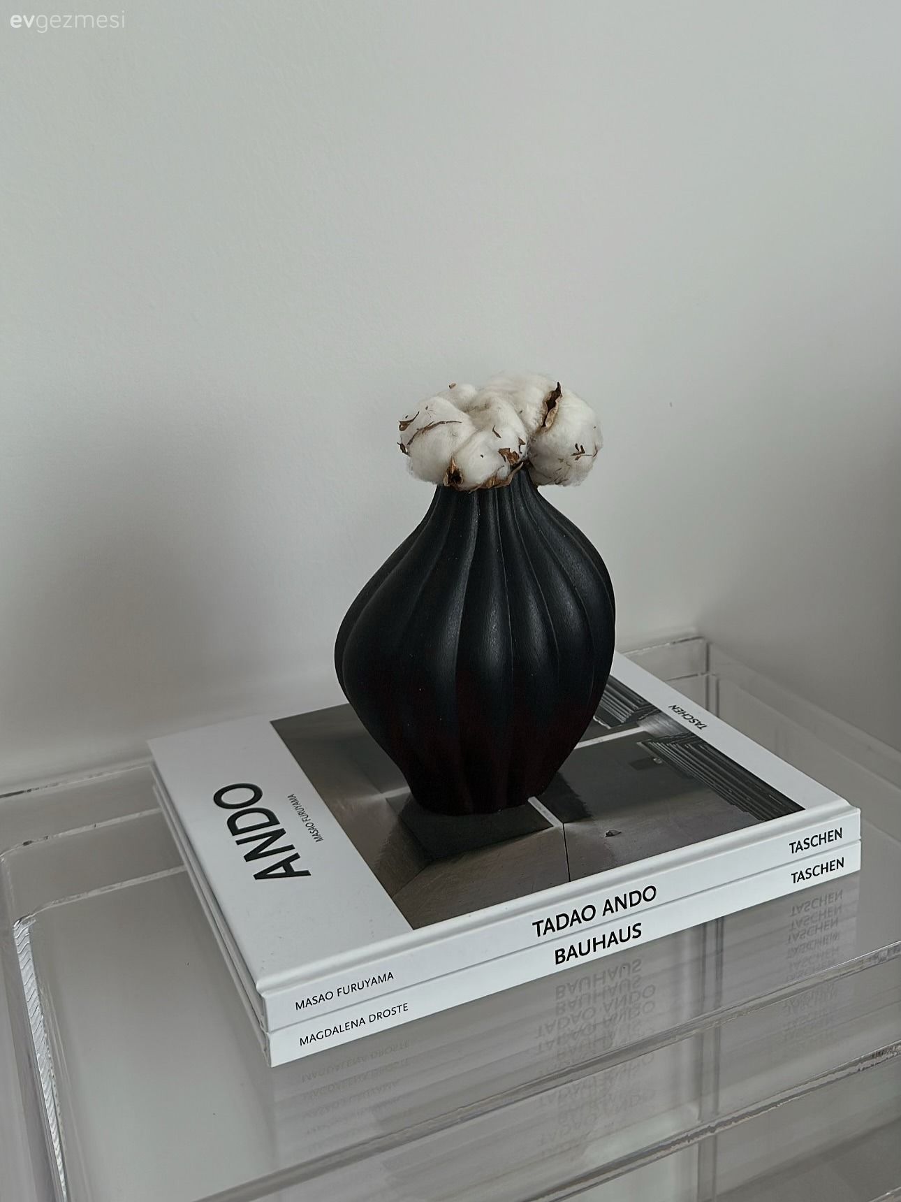 Bu Ankara Evinde Siyah, Beyaz ve Antrasit Uyumu Dekoru Ele Geçirmiş