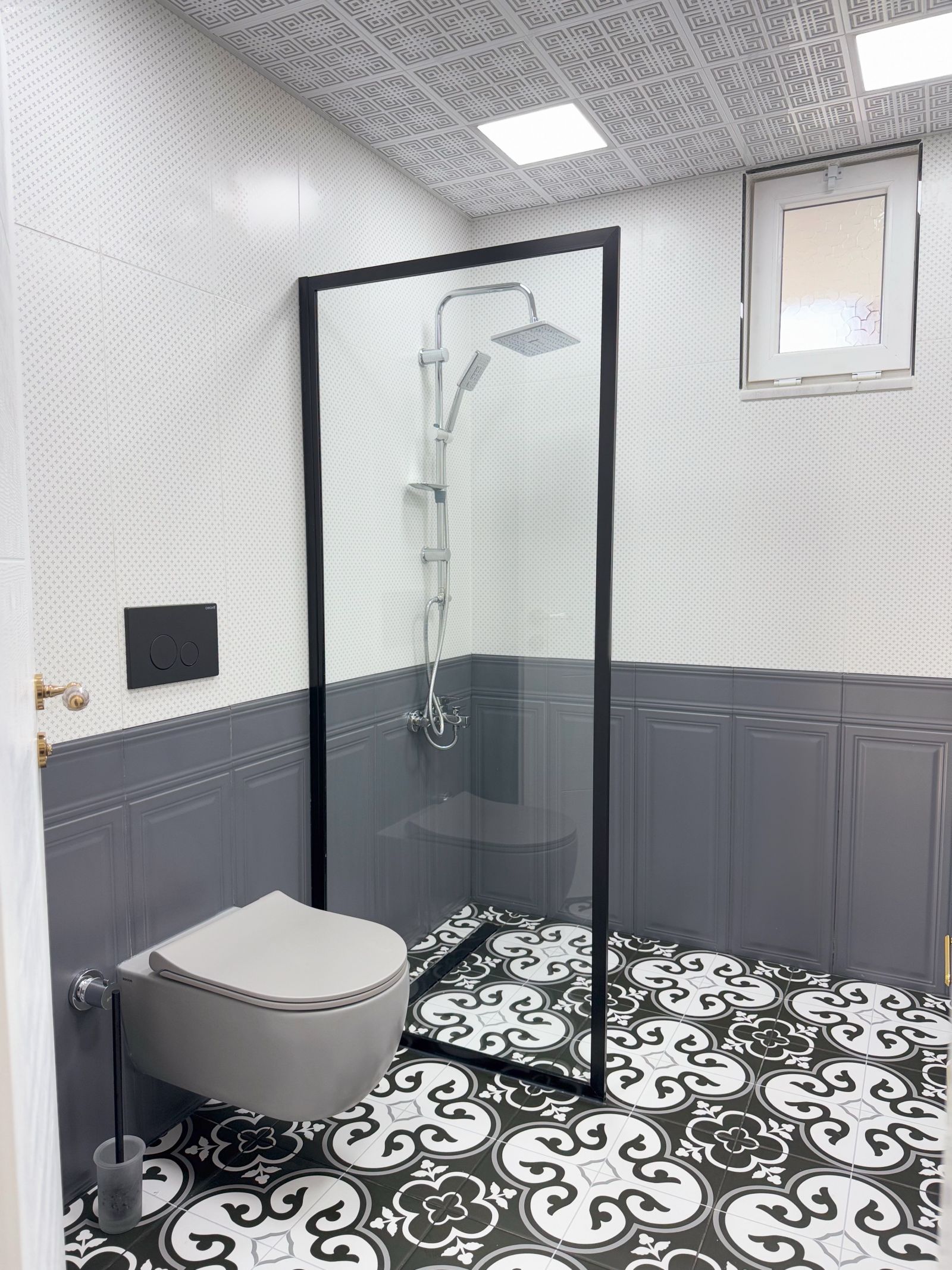 Bu Evdeki Misafir Banyosu Pek Bir Gösterişli