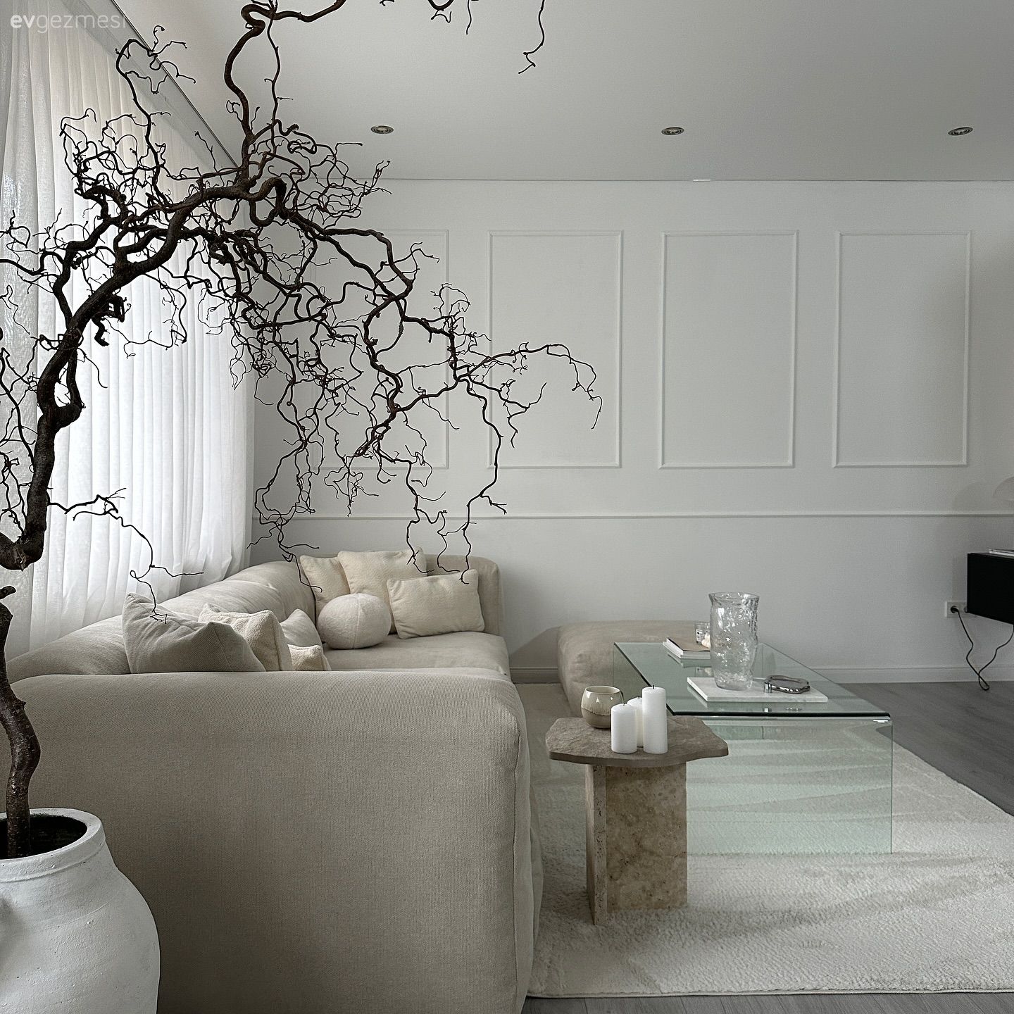 Büyük Boyutlu Objeler Bu Evin Karakterini Ortaya Çıkarmış