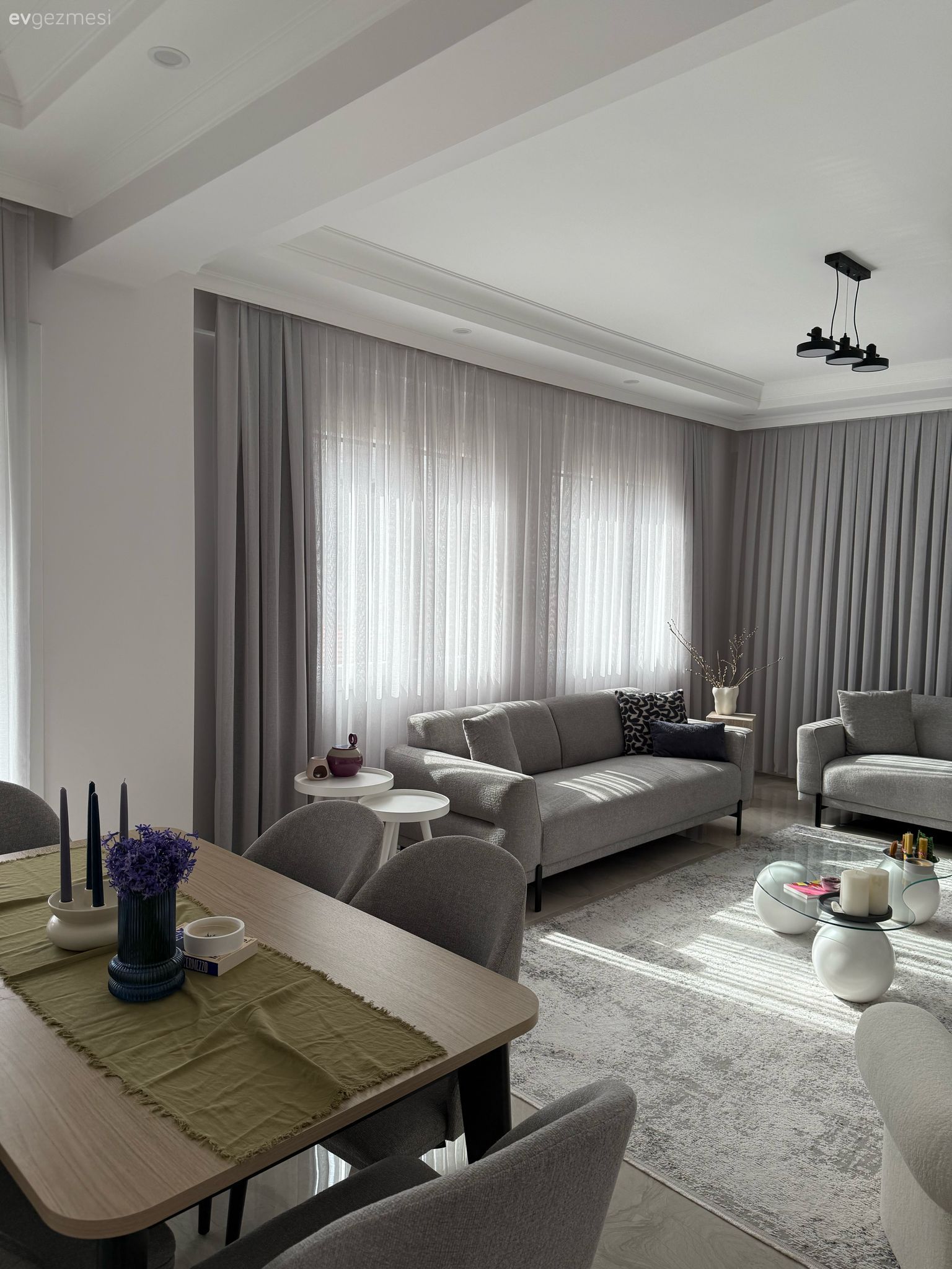 Muğla'daki Bu Evde Gri ve Beyazın Yeri Çok Ayrı