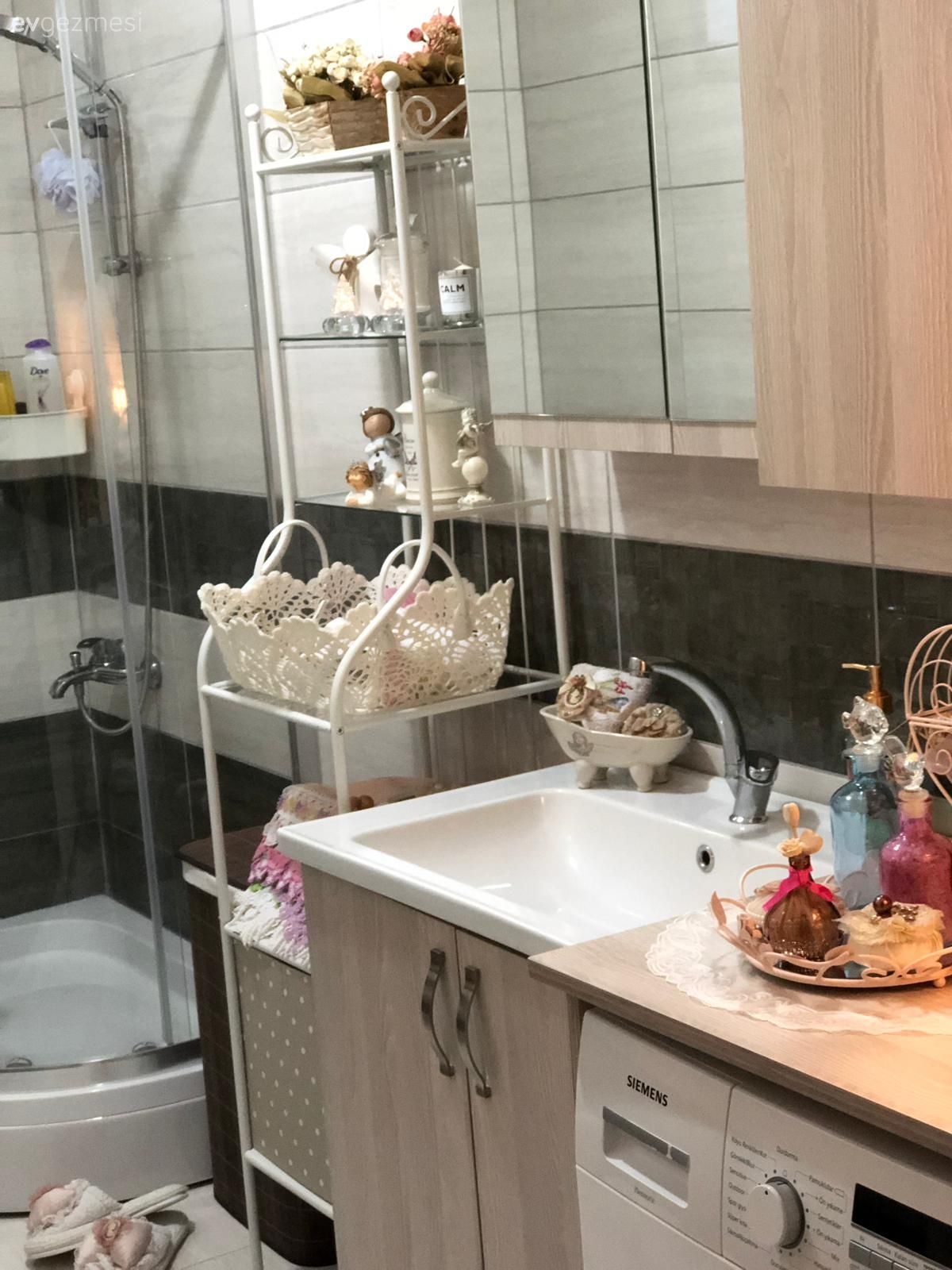 Banyo, Krem, Banyo dolabı, Banyo aksesuarları, Duşakabin, Banyo rafı, Ferforje, Ayna kapaklı dolap