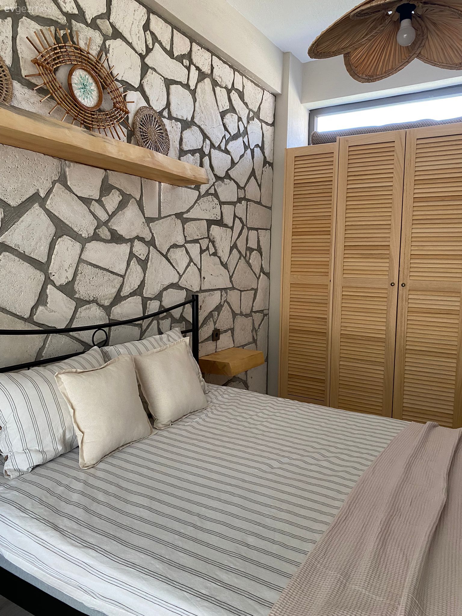 Muğla'daki 100 M2'lik Bu Köy Evinin İçi Beton Dışı Taş!