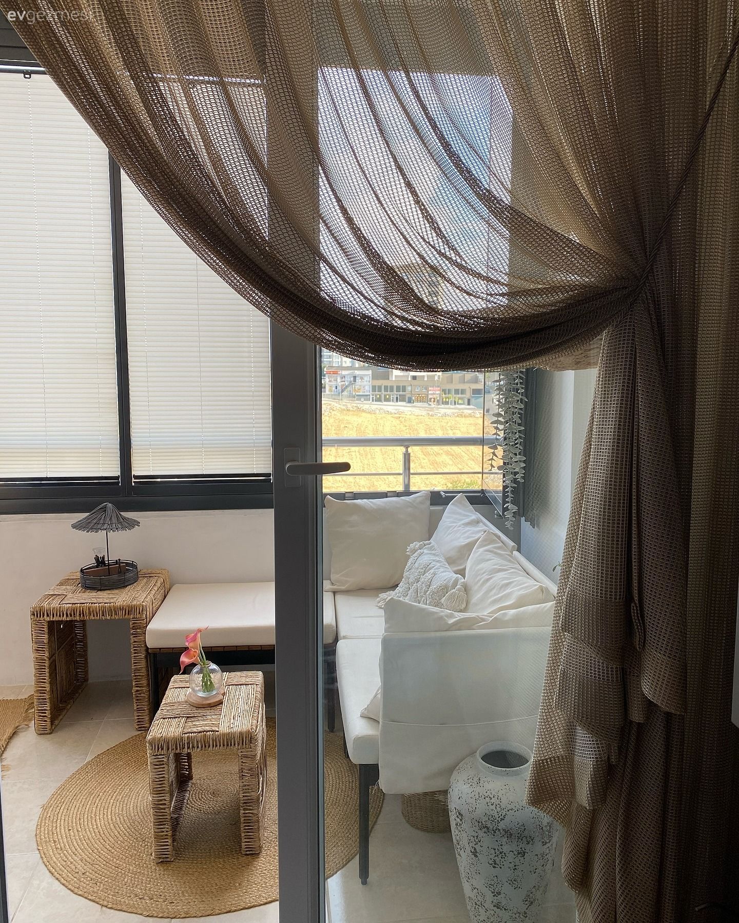 Bu Gaziantep Balkonu Portatif Mobilyasıyla Çok Kullanışlı