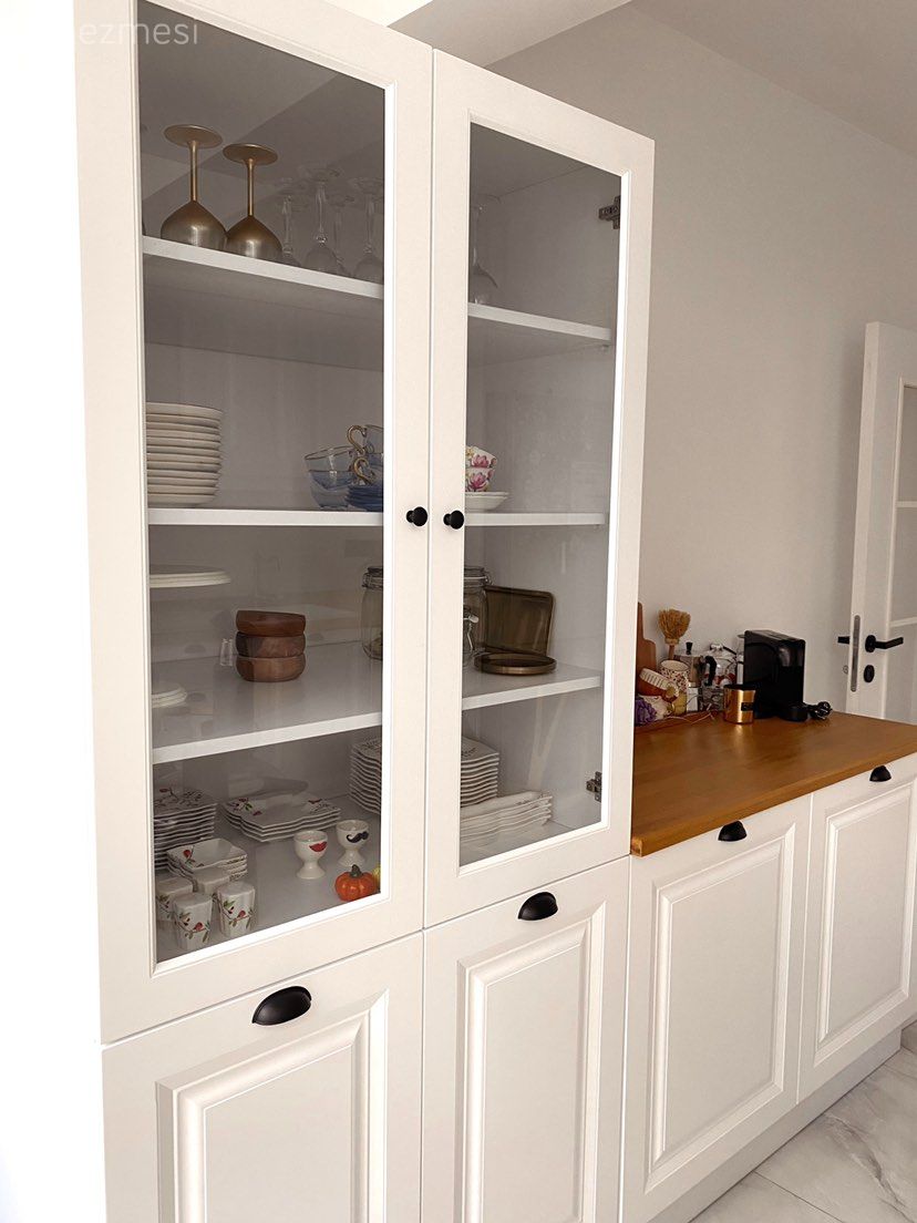 Mutfak, Beyaz, Beyaz ve ahşap mutfak, İskandinav, Ahşap mutfak tezgahı, Mutfak tezgahı, Shaker kapaklı dolaplar, Mutfak zemin seramikleri, Ekstra mutfak dolabı